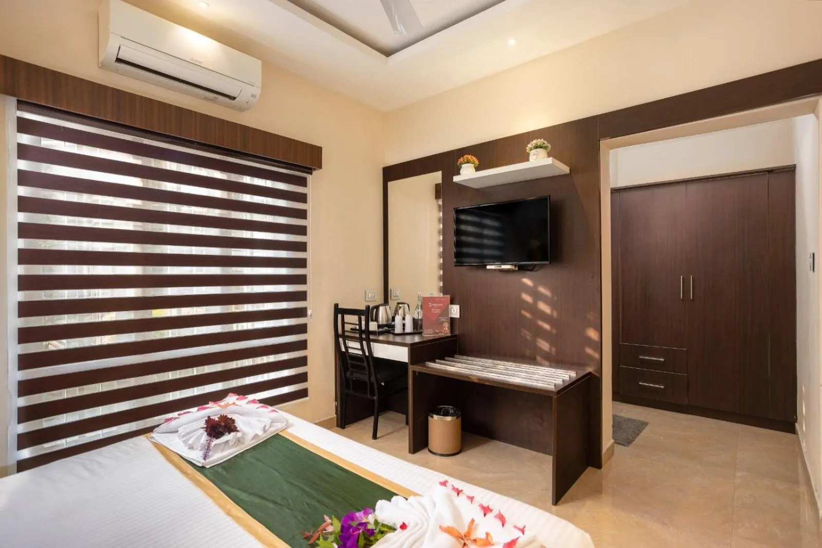 Property building, Bed in Star Emirates Luxury Resort and Spa, Munnar