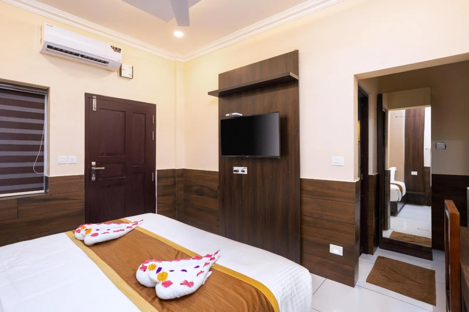 Bed in Star Emirates Luxury Resort and Spa, Munnar