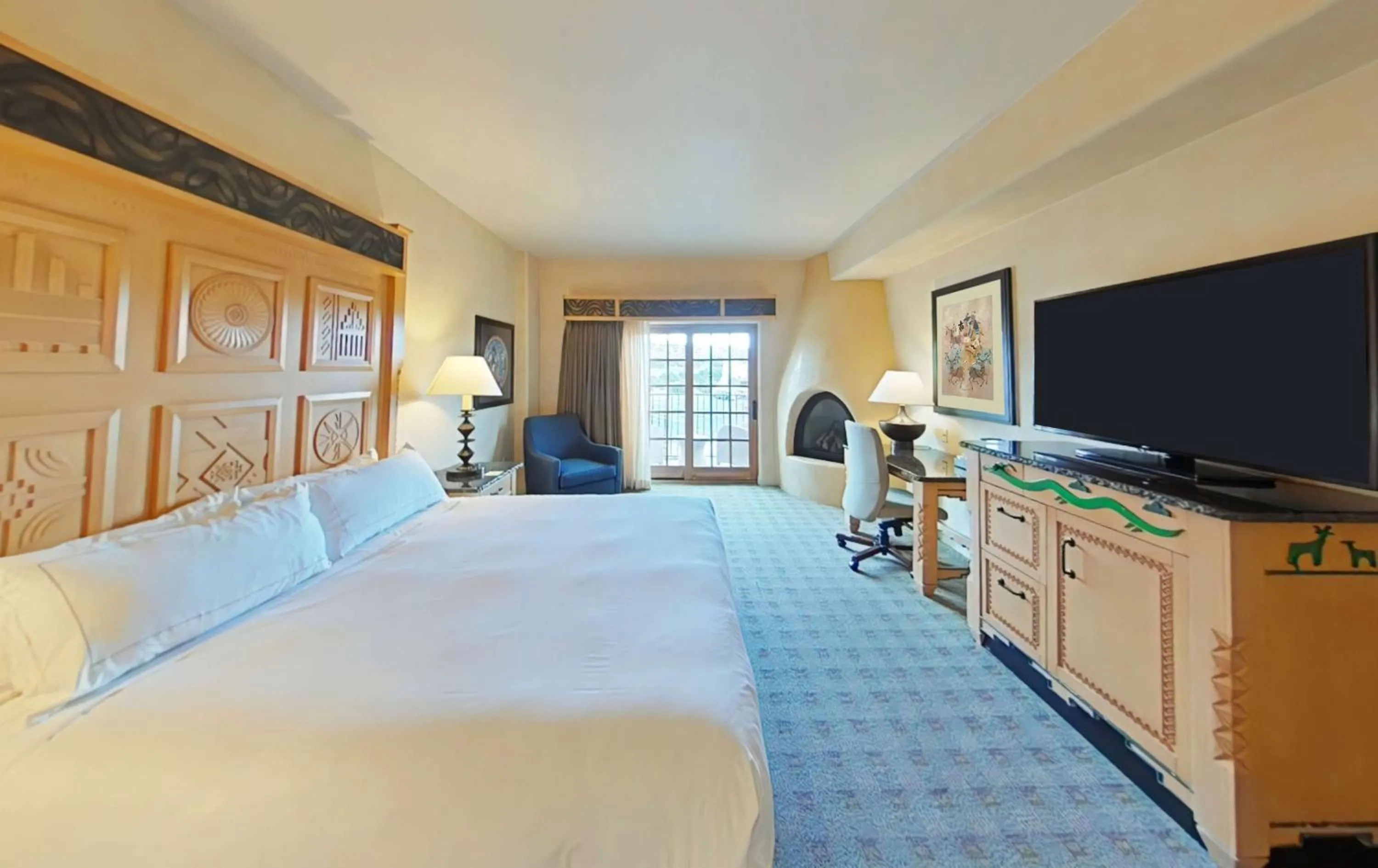 Bedroom, Bed in Hilton Santa Fe Buffalo Thunder