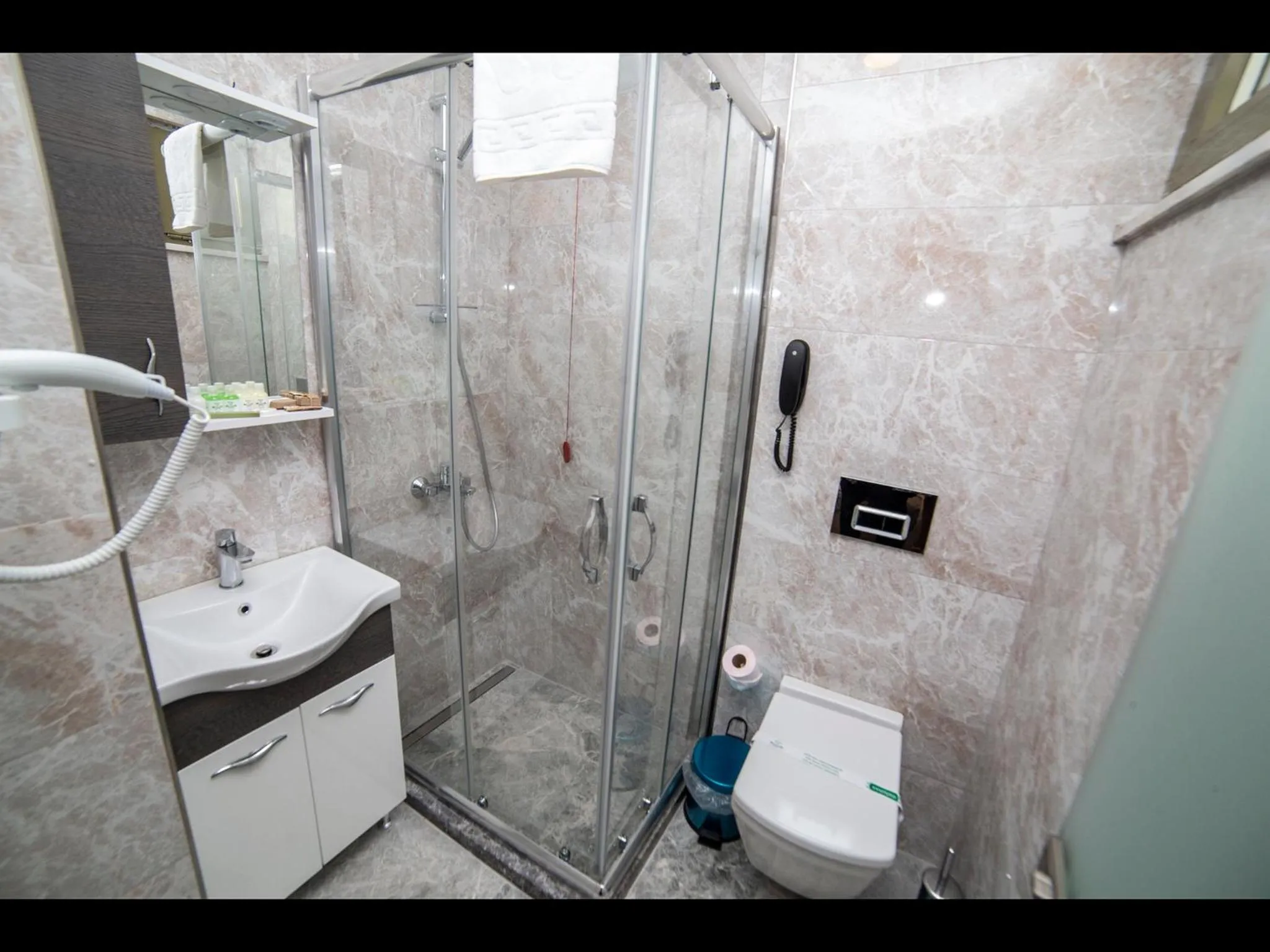 Shower in HHK Hotel Downtown