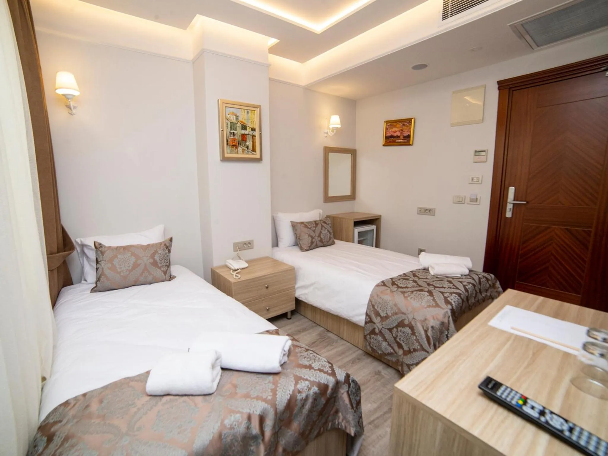 Bedroom, Bed in HHK Hotel Downtown