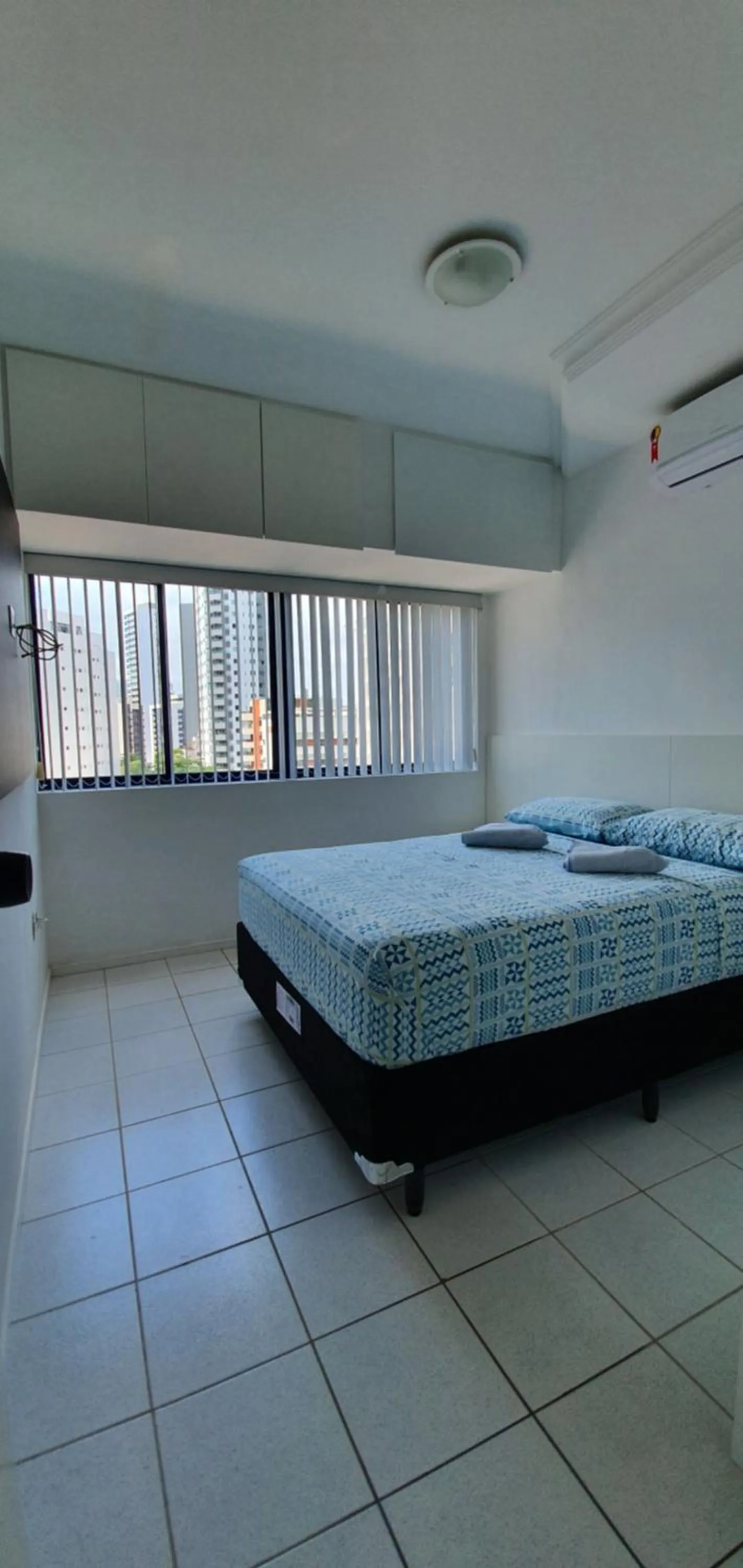 Bed in Studio Everest By Smart Stays