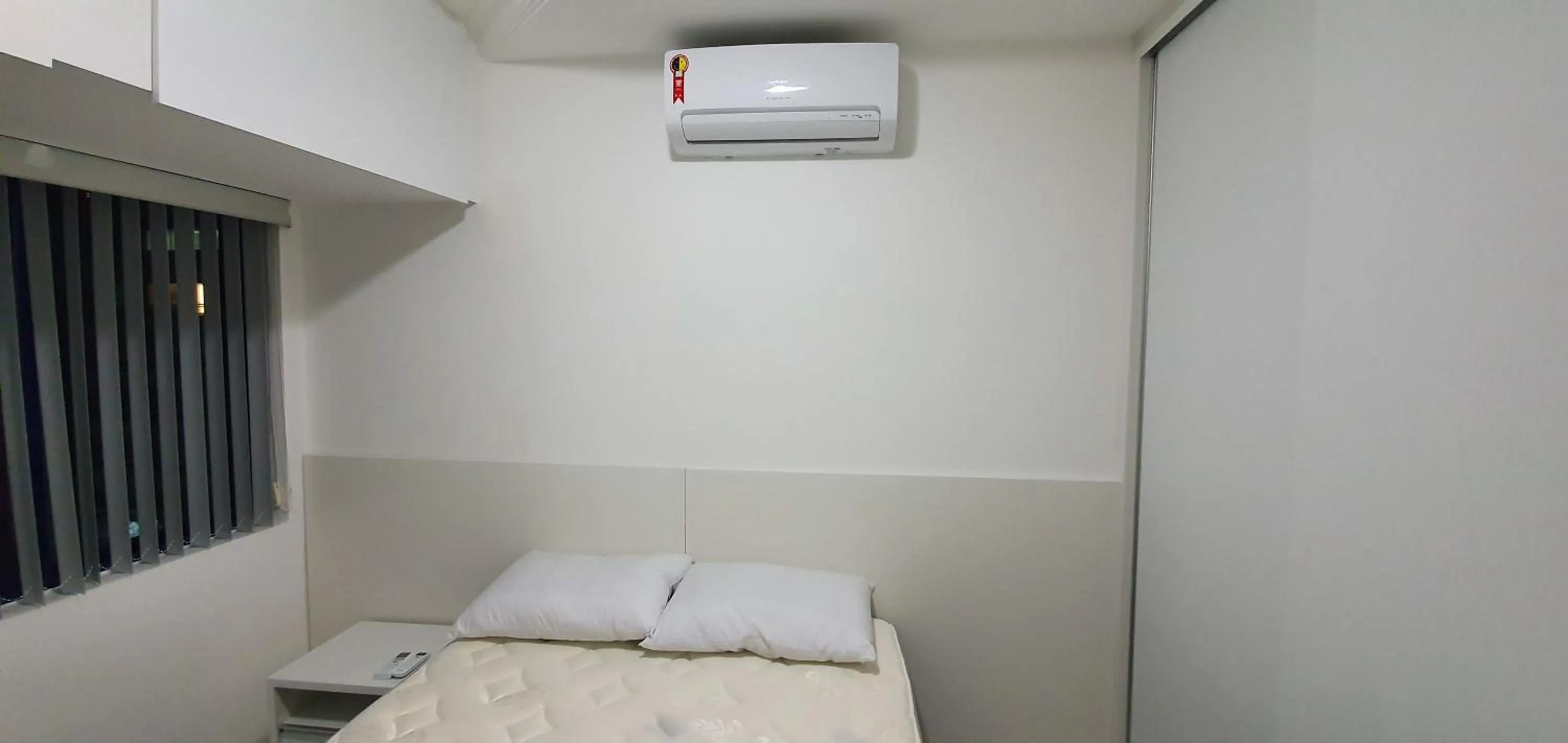 Bed in Studio Everest By Smart Stays