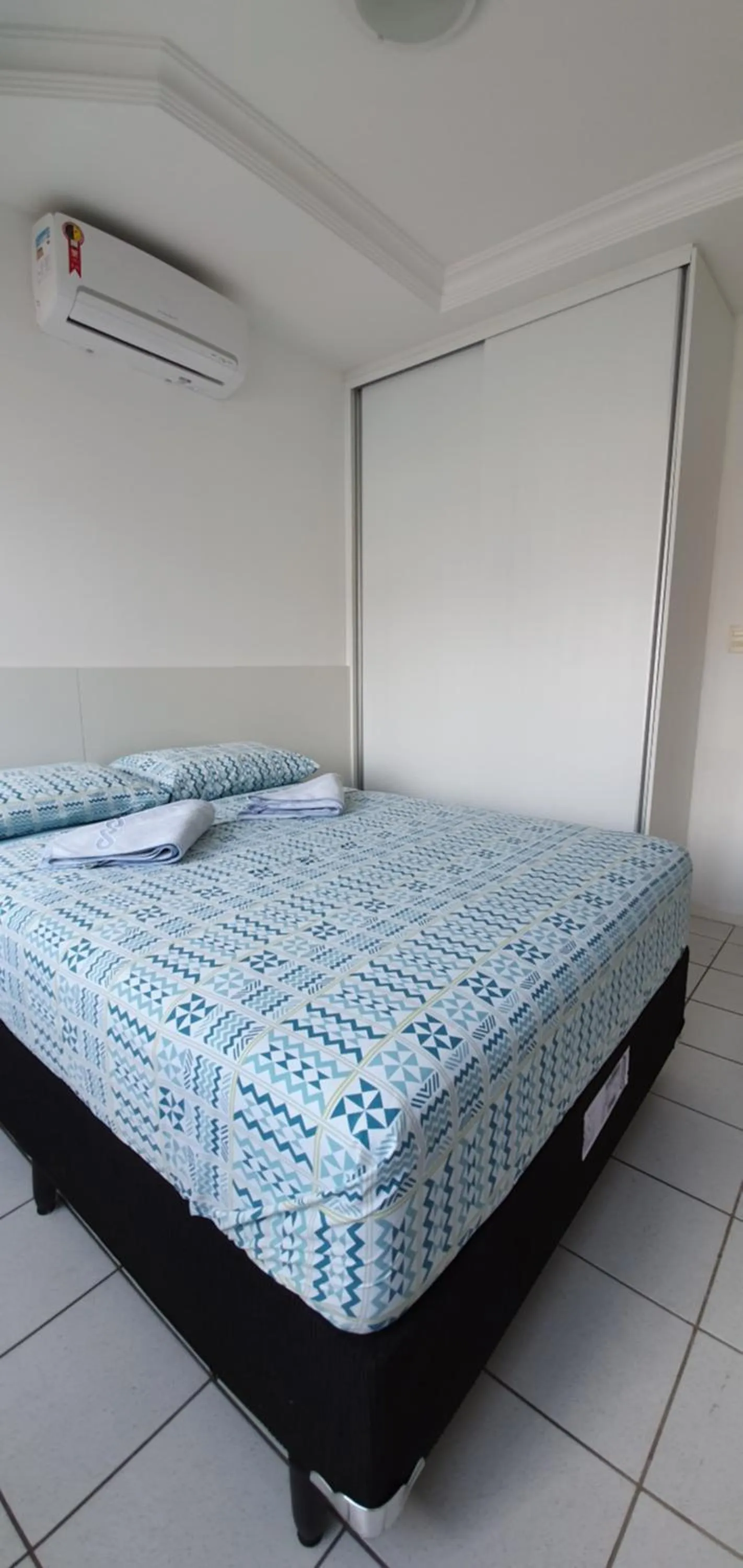 Bed in Studio Everest By Smart Stays