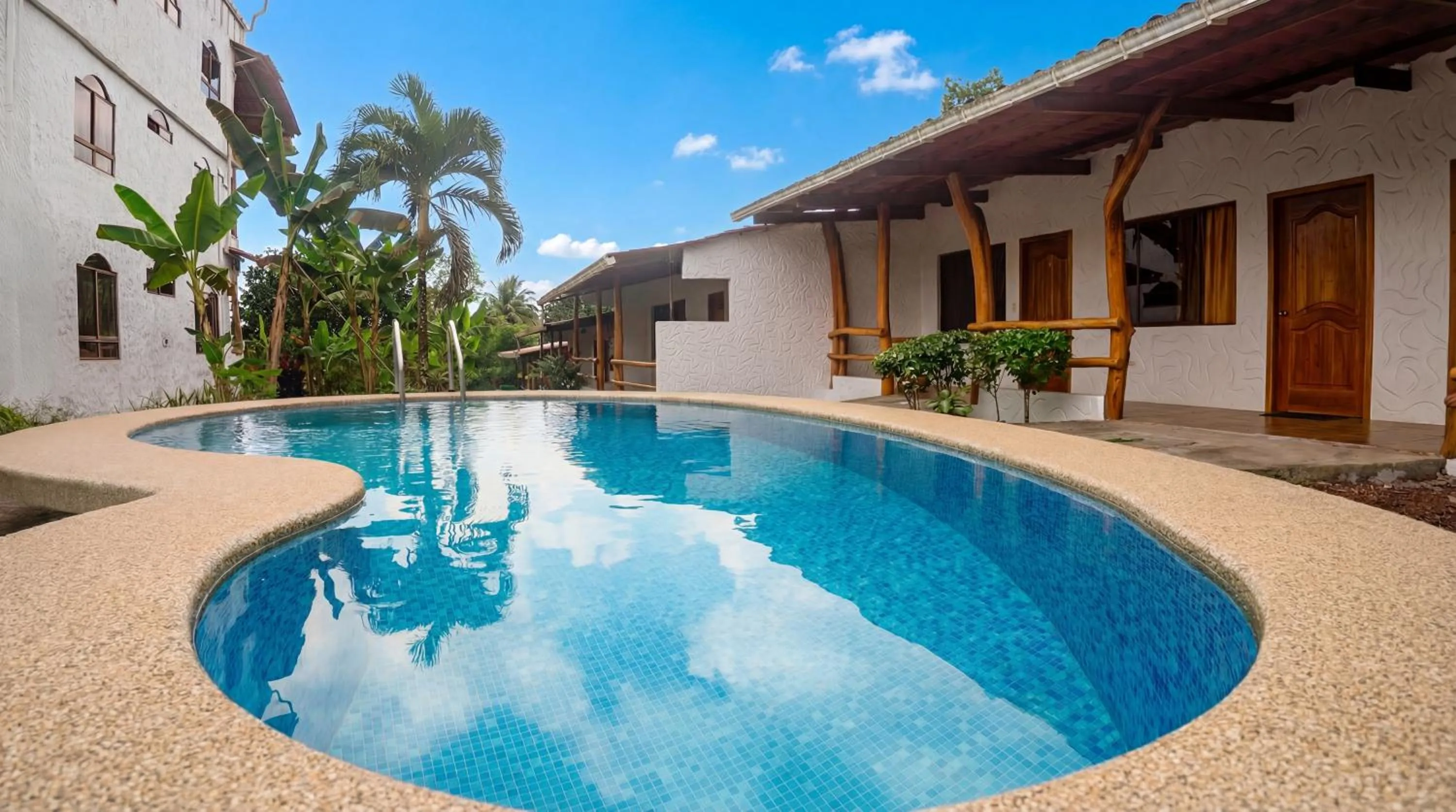Swimming pool in Hotel Twin Galápagos
