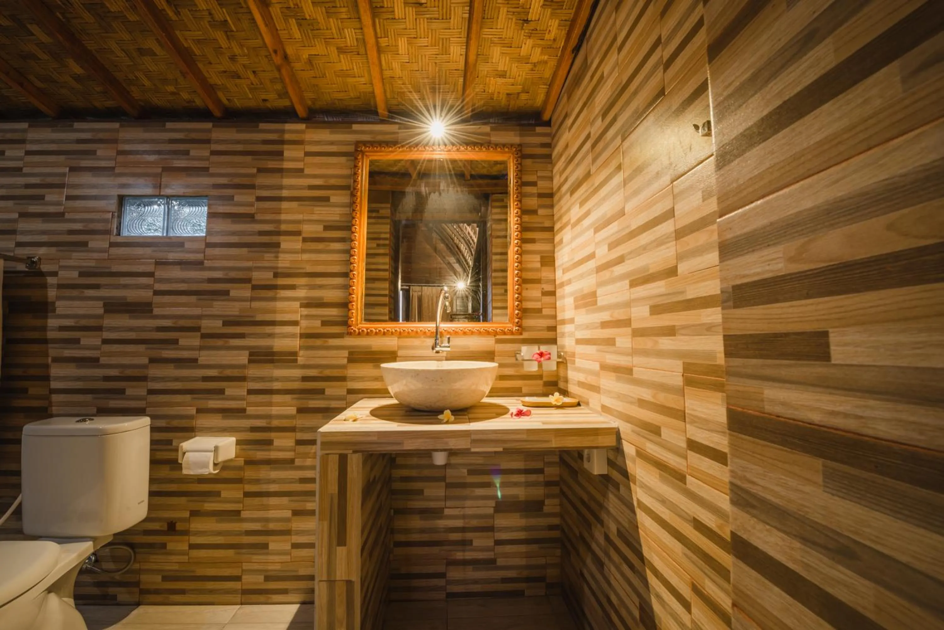 Toilet in Hotra Hill Cottage