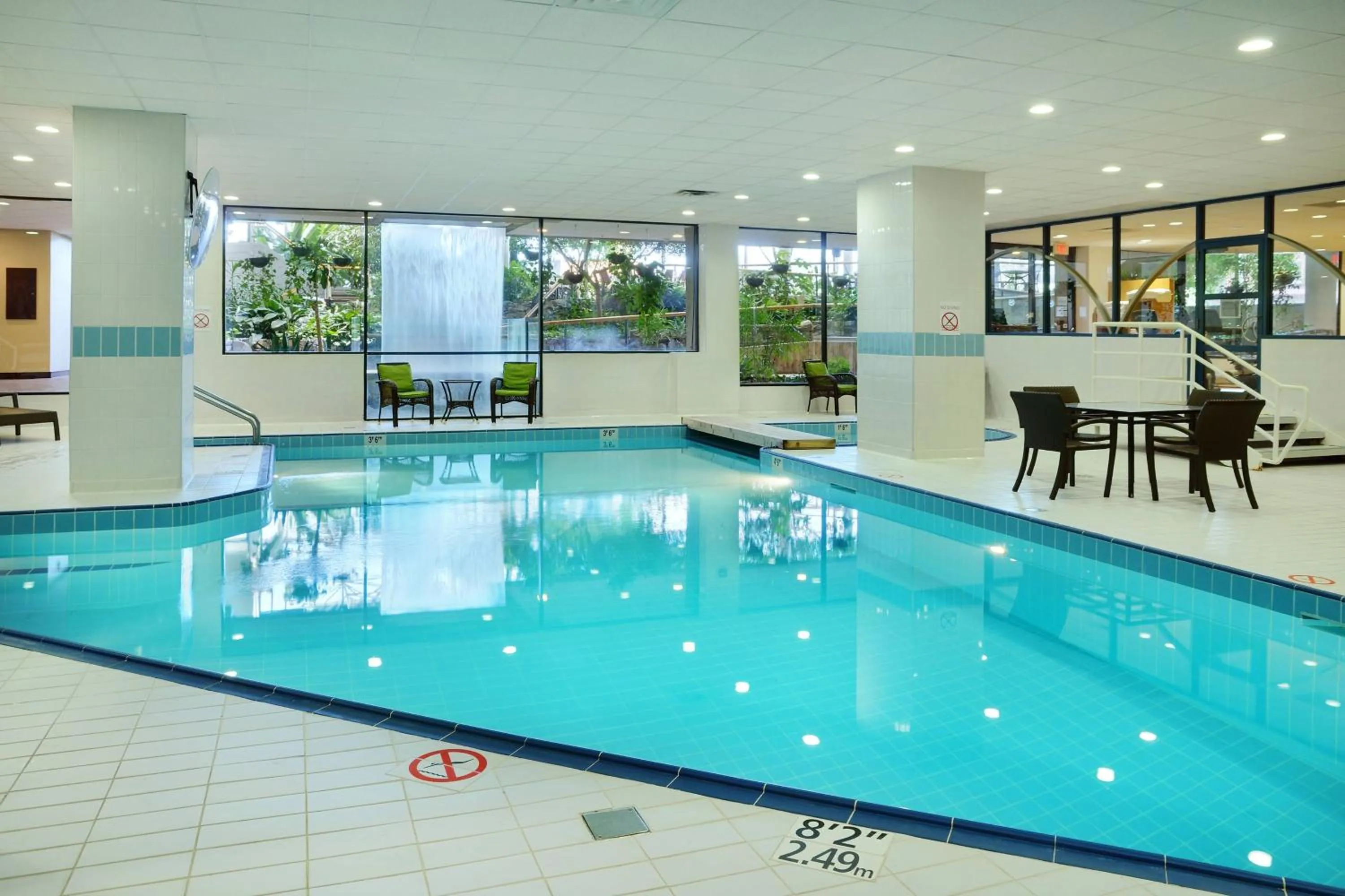 Swimming pool in Sheraton Hotel Newfoundland