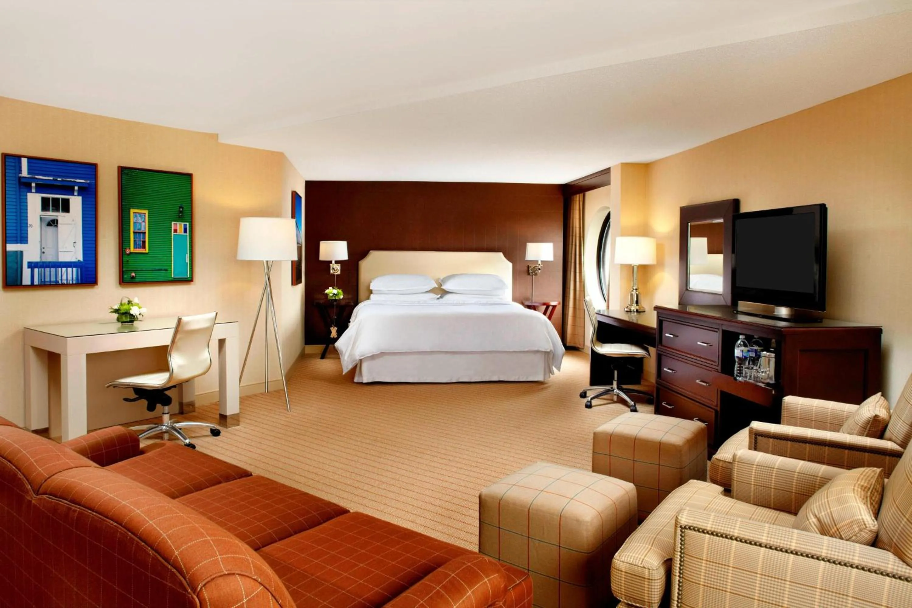 Photo of the whole room, Bed in Sheraton Hotel Newfoundland