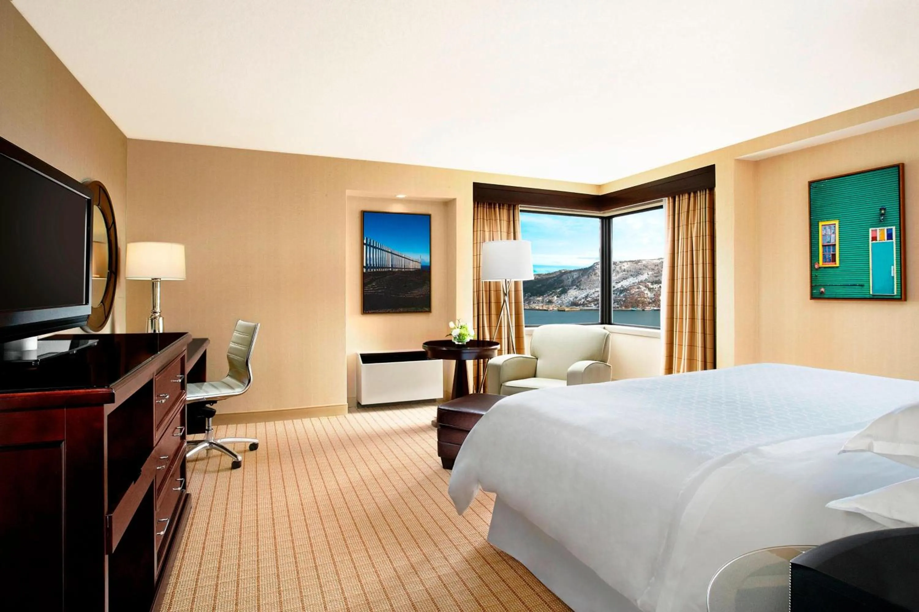 Photo of the whole room, Bed in Sheraton Hotel Newfoundland