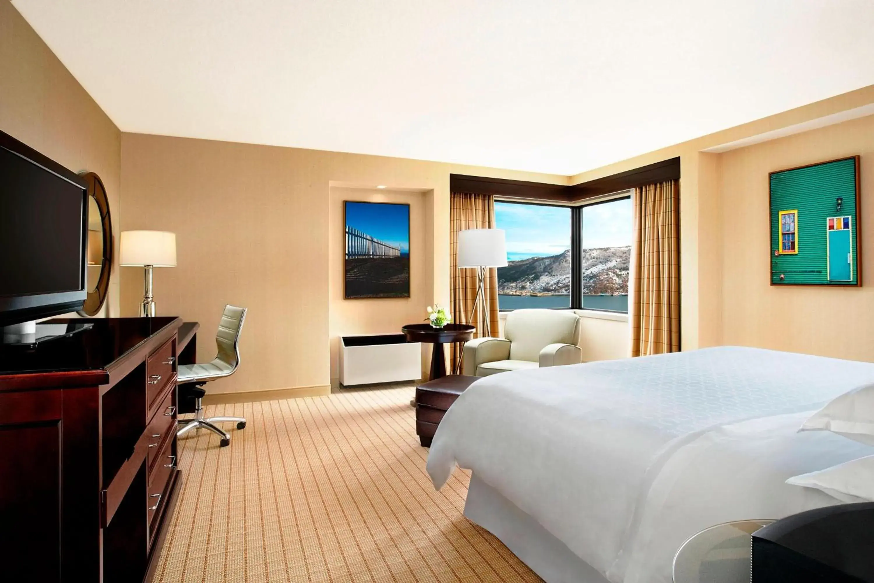 Corner, Larger Guest room, 1 King in Sheraton Hotel Newfoundland Corner, Larger Guest room, 1 King in Sheraton Hotel Newfoundland