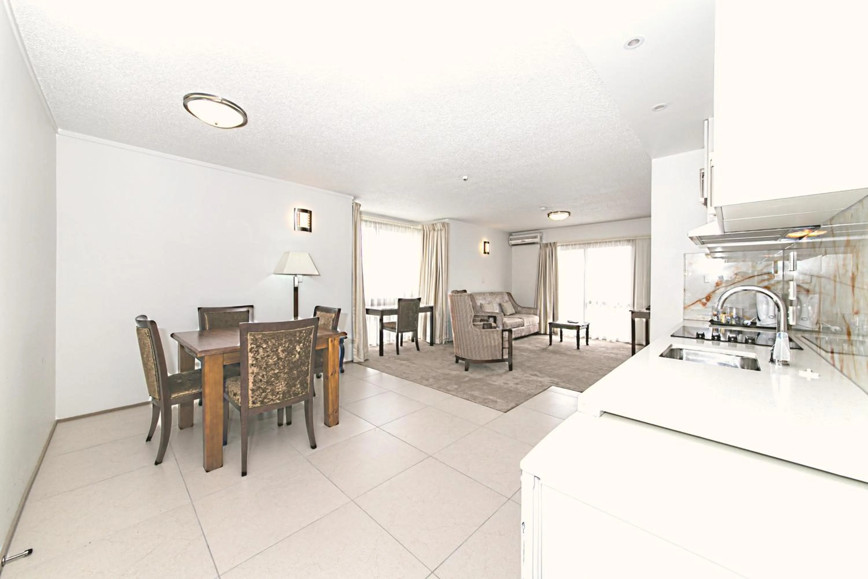 TV and multimedia in Airport Gateway Hotel