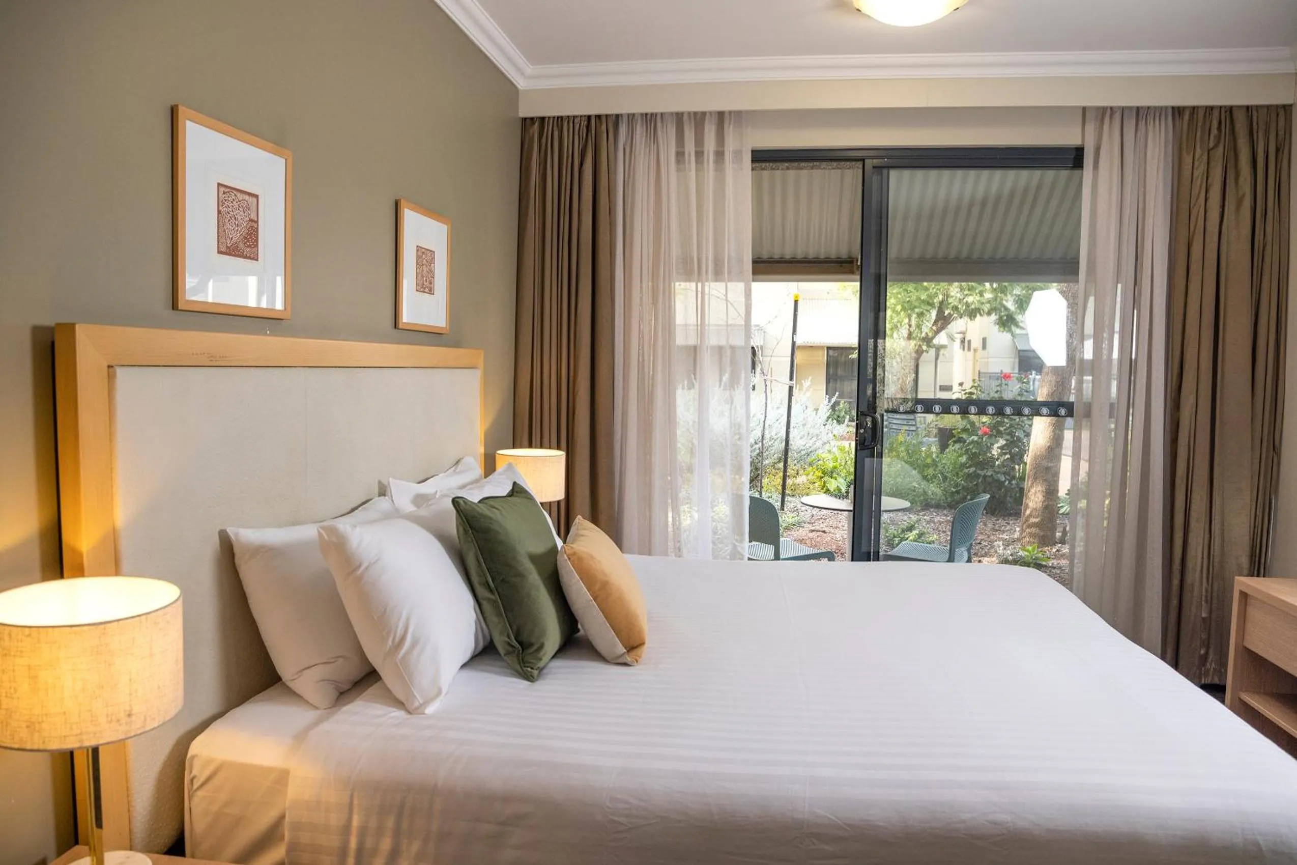 Bed in Rydges Kalgoorlie