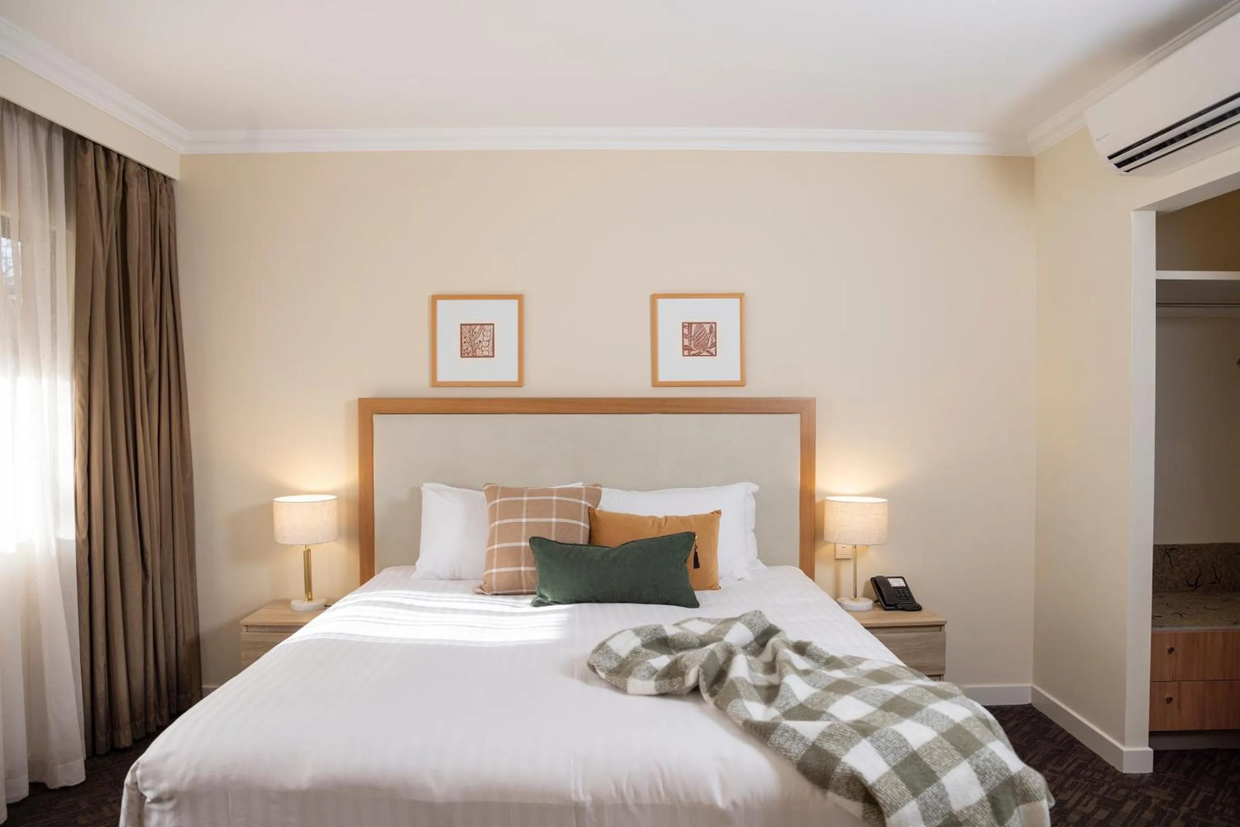 Bed in Rydges Kalgoorlie