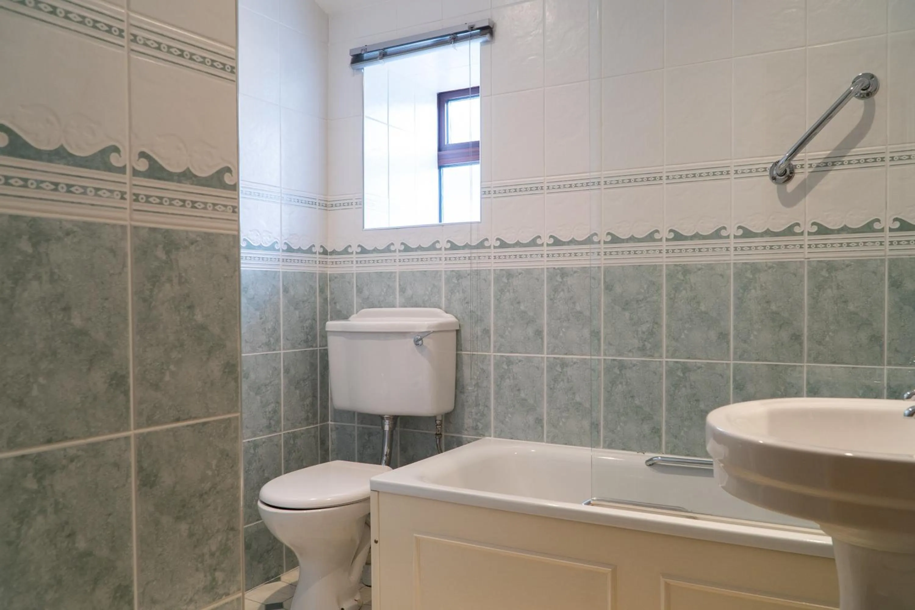 Bathroom in The Olde Ship Inn