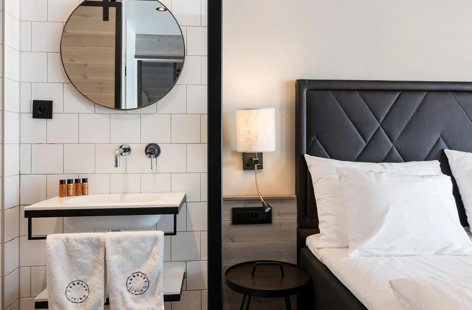 Bathroom, Bed in Langley Hôtel Tignes 2100