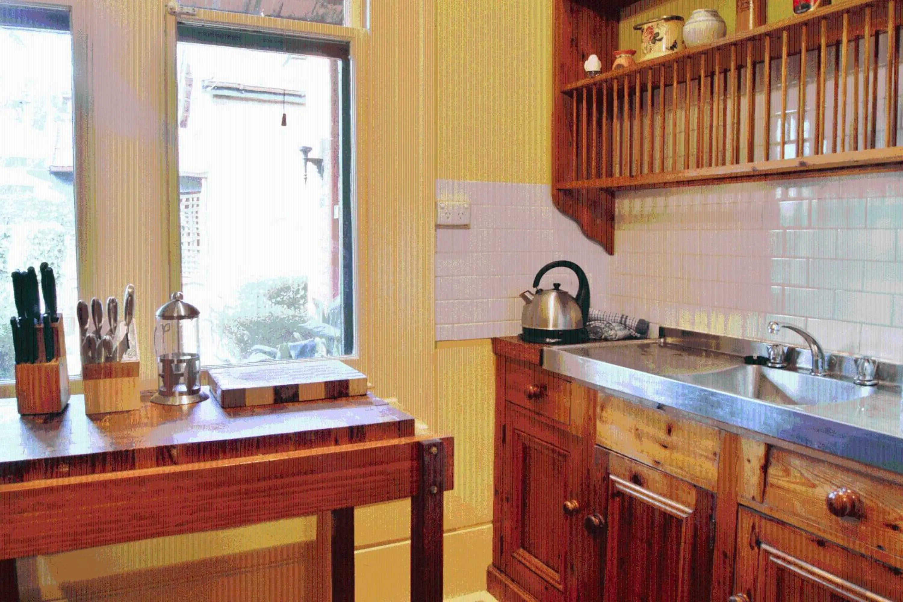 Kitchen or kitchenette in Buxton Manor