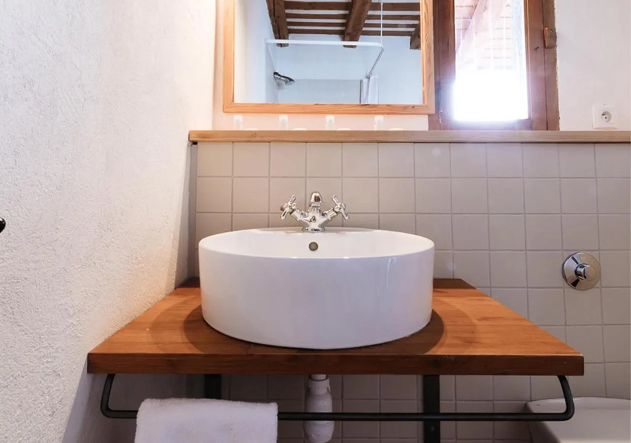 Property building in Langley Hotel La Vieille Ferme