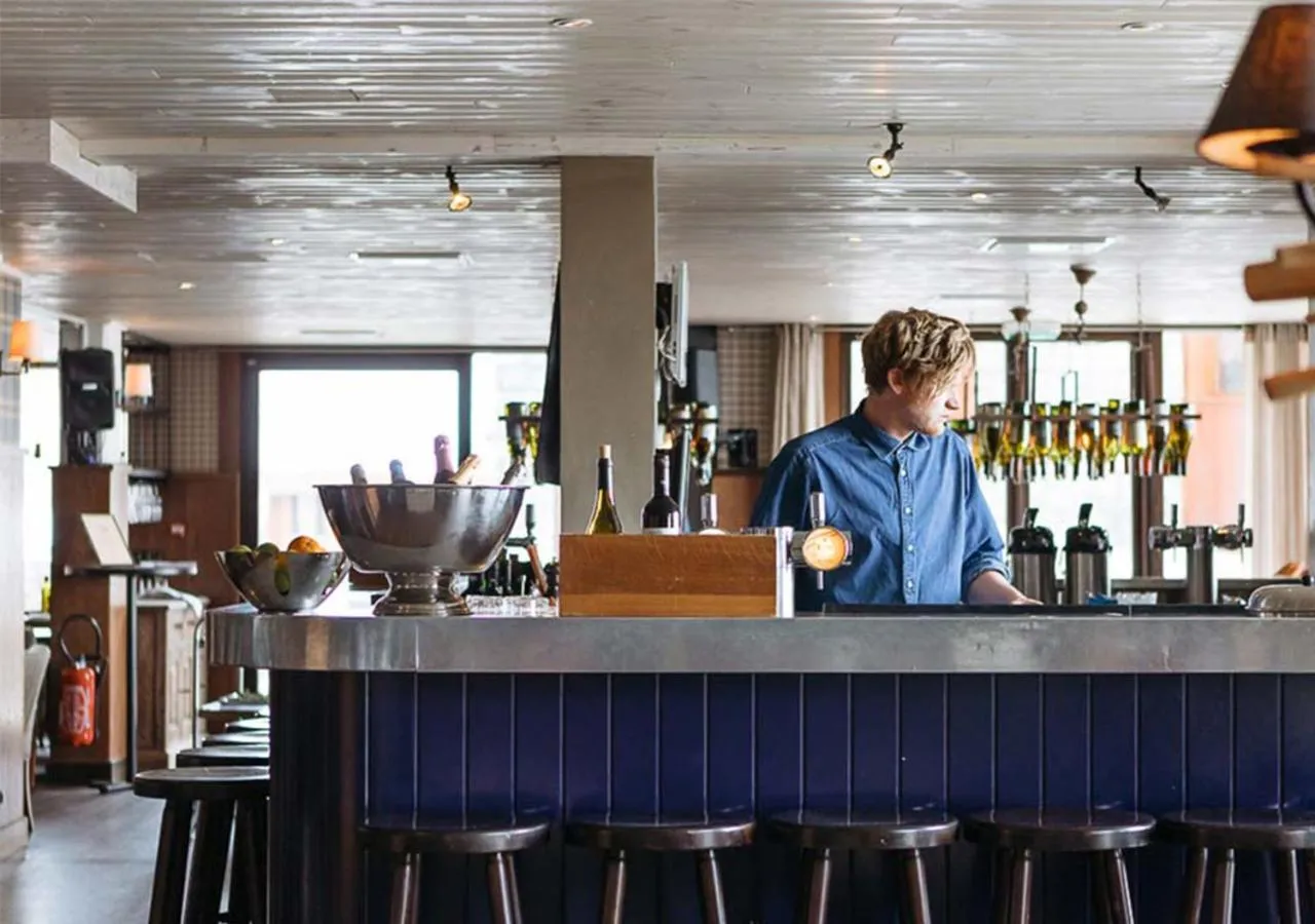 Restaurant/places to eat in Langley Hôtel Tango