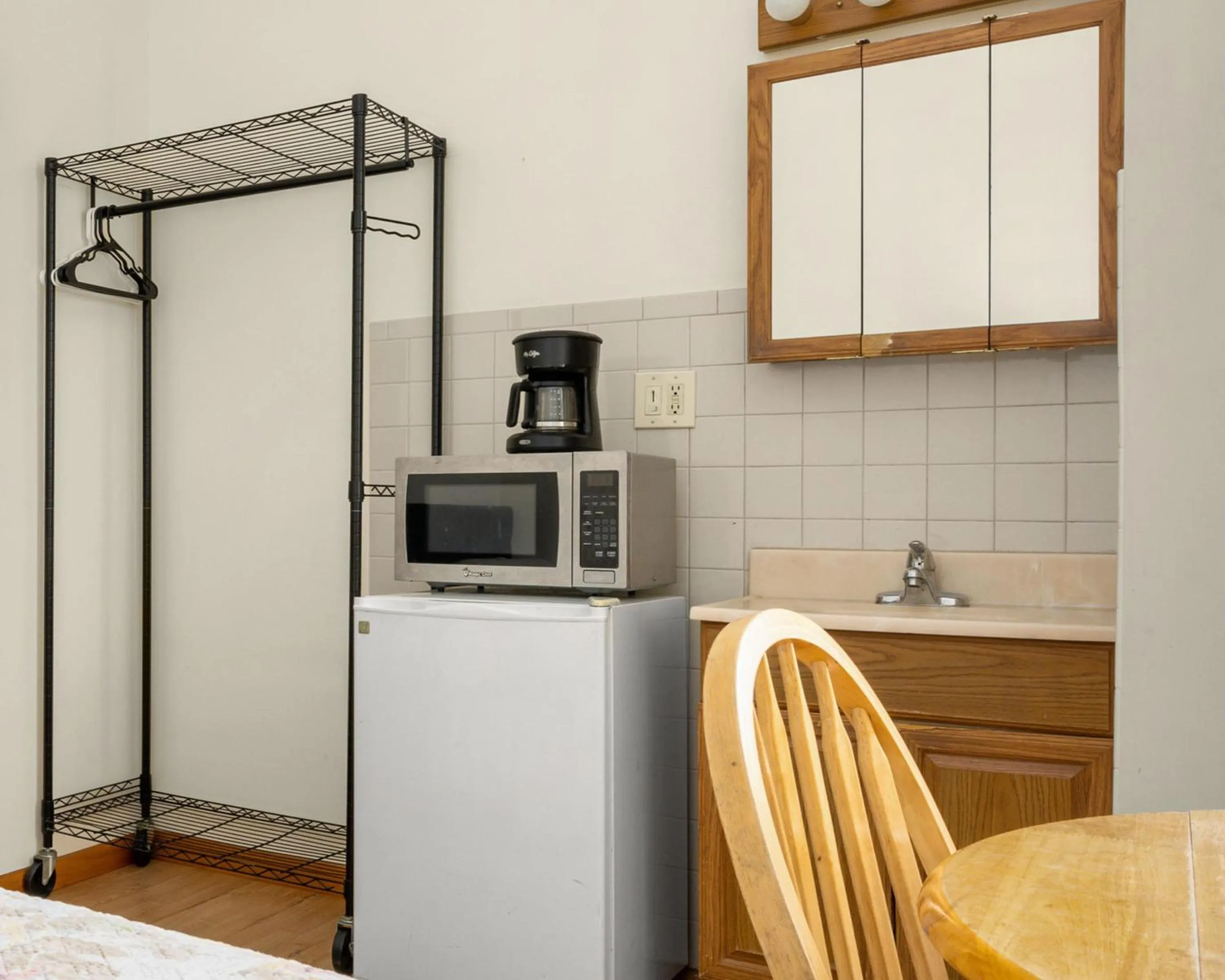 microwave in West 30th Street Guest House