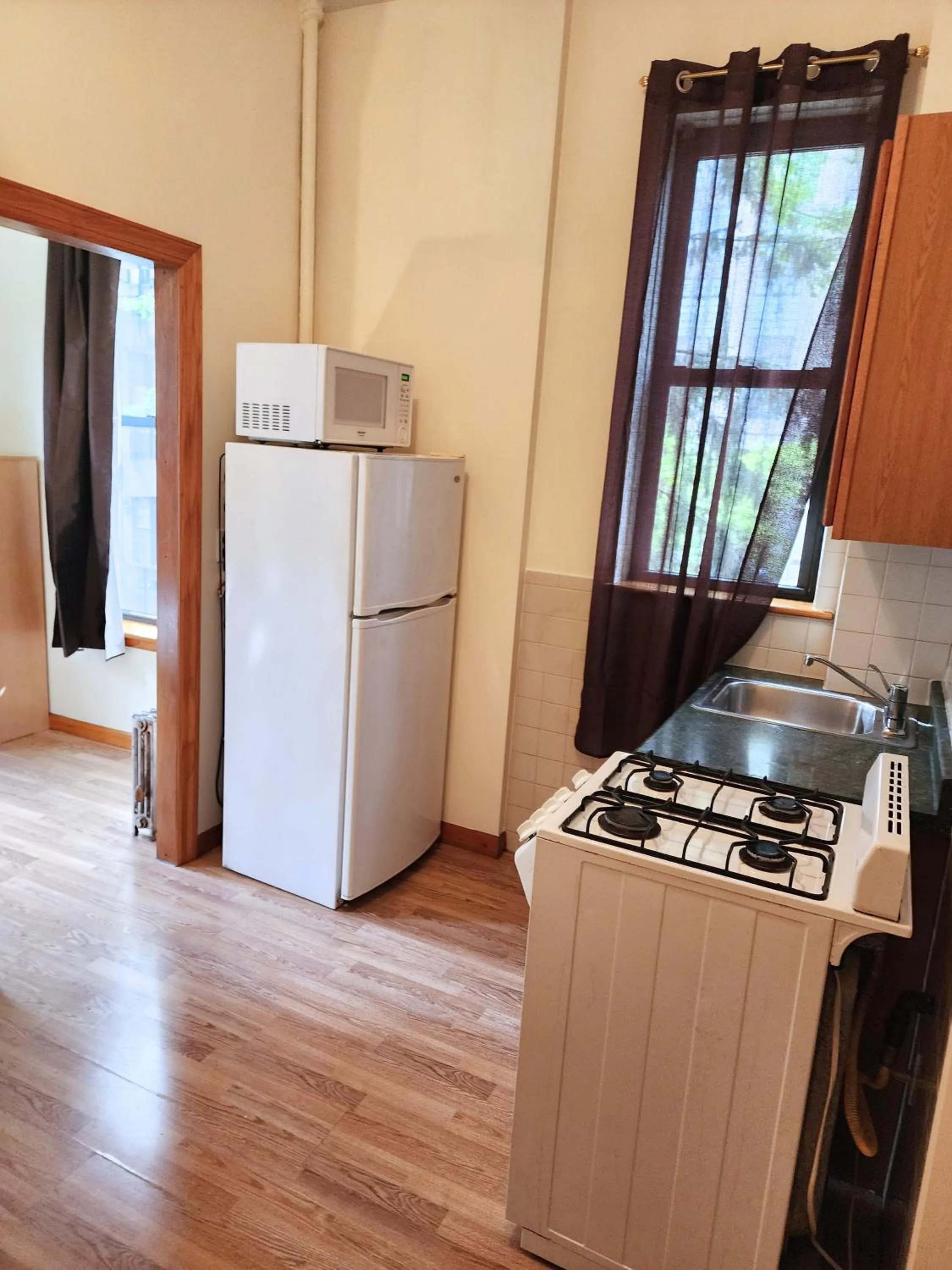 Kitchen or kitchenette in West 30th Street Guest House