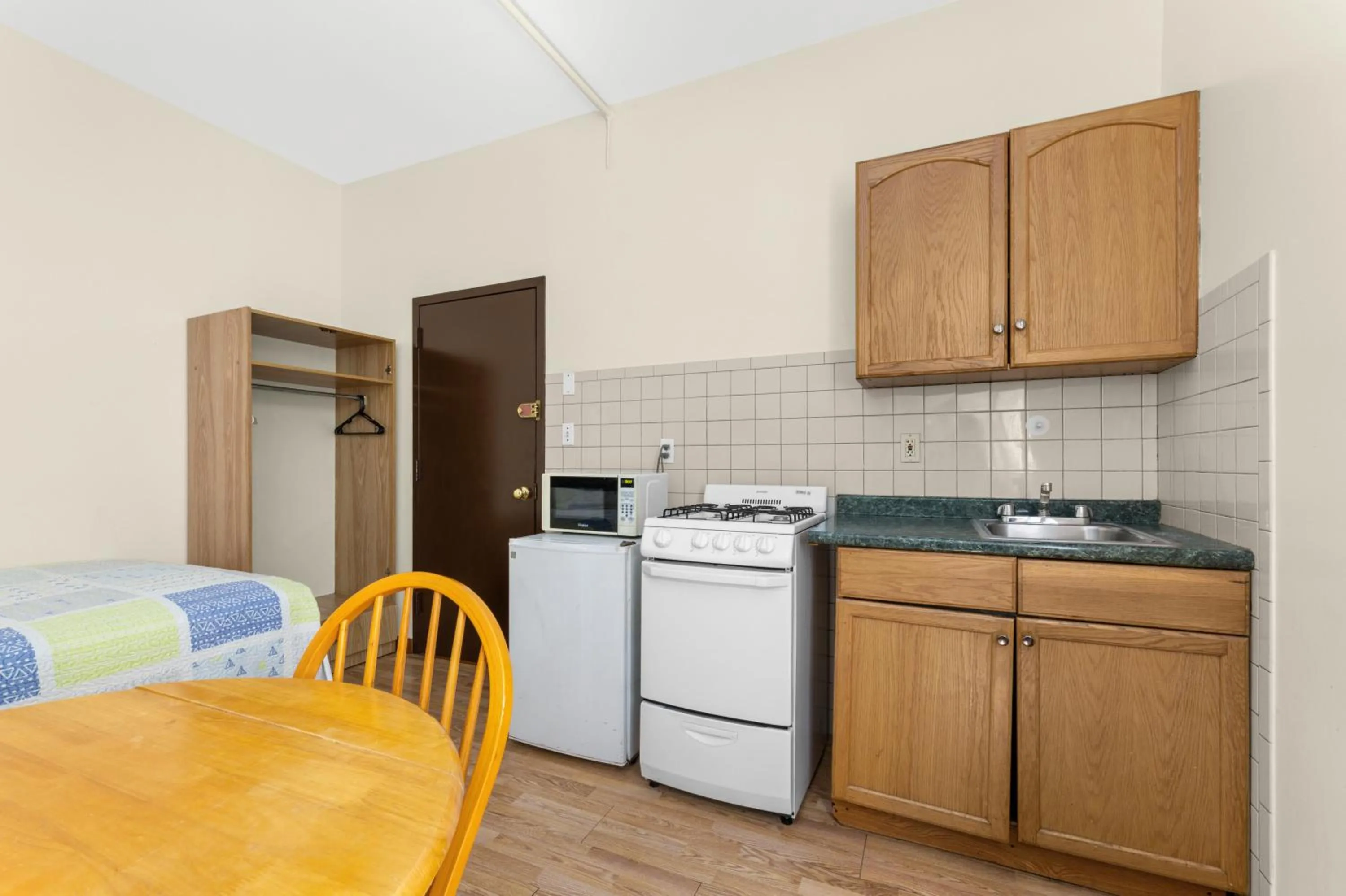 Kitchen or kitchenette in West 30th Street Guest House