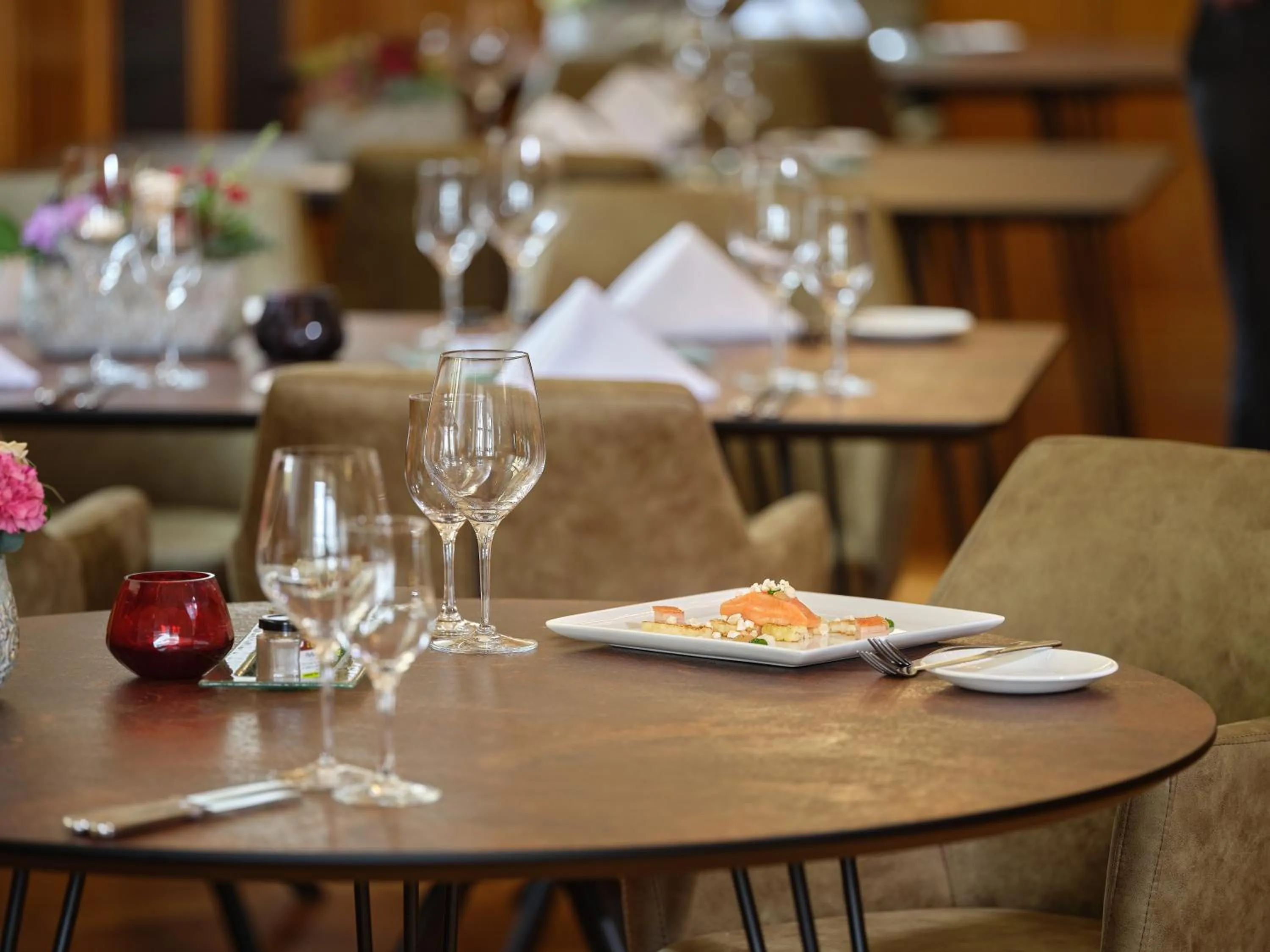 Restaurant/places to eat in Lodner Hotel Drei Mohren