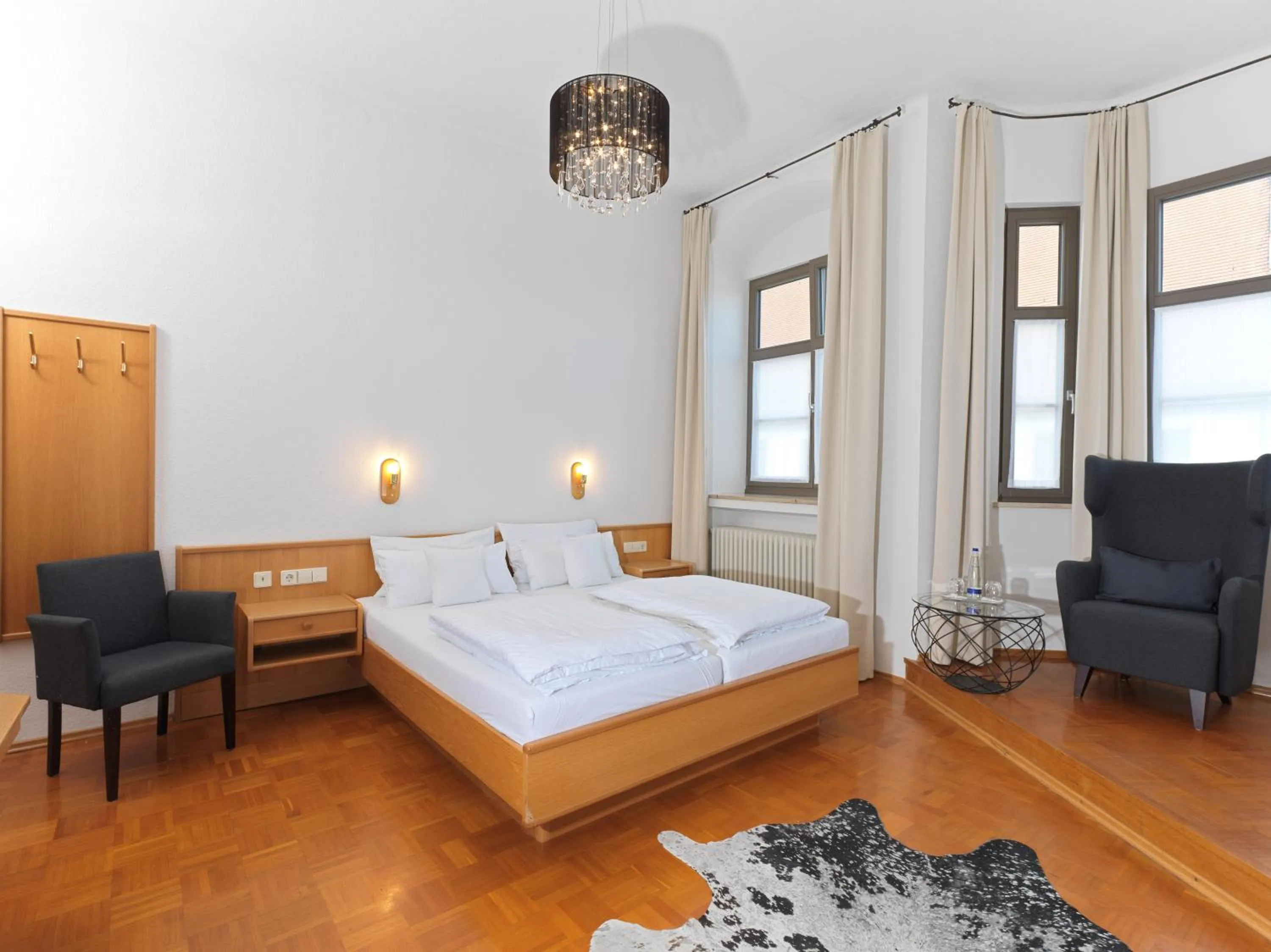 Photo of the whole room, Bed in Lodner Hotel Drei Mohren