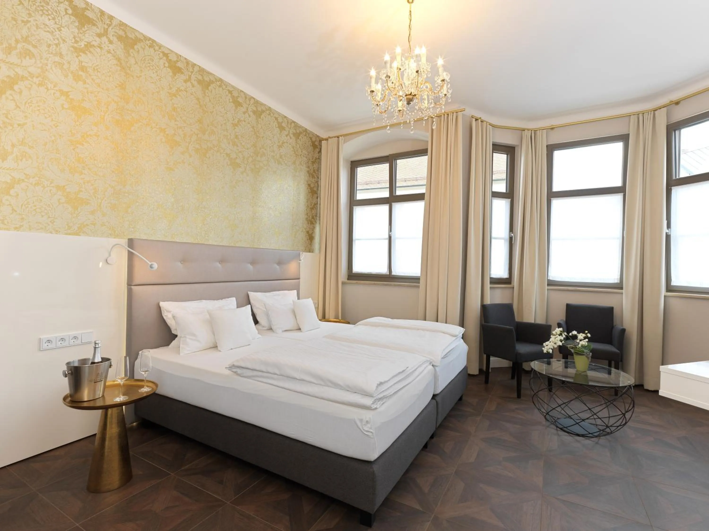 Photo of the whole room, Bed in Lodner Hotel Drei Mohren