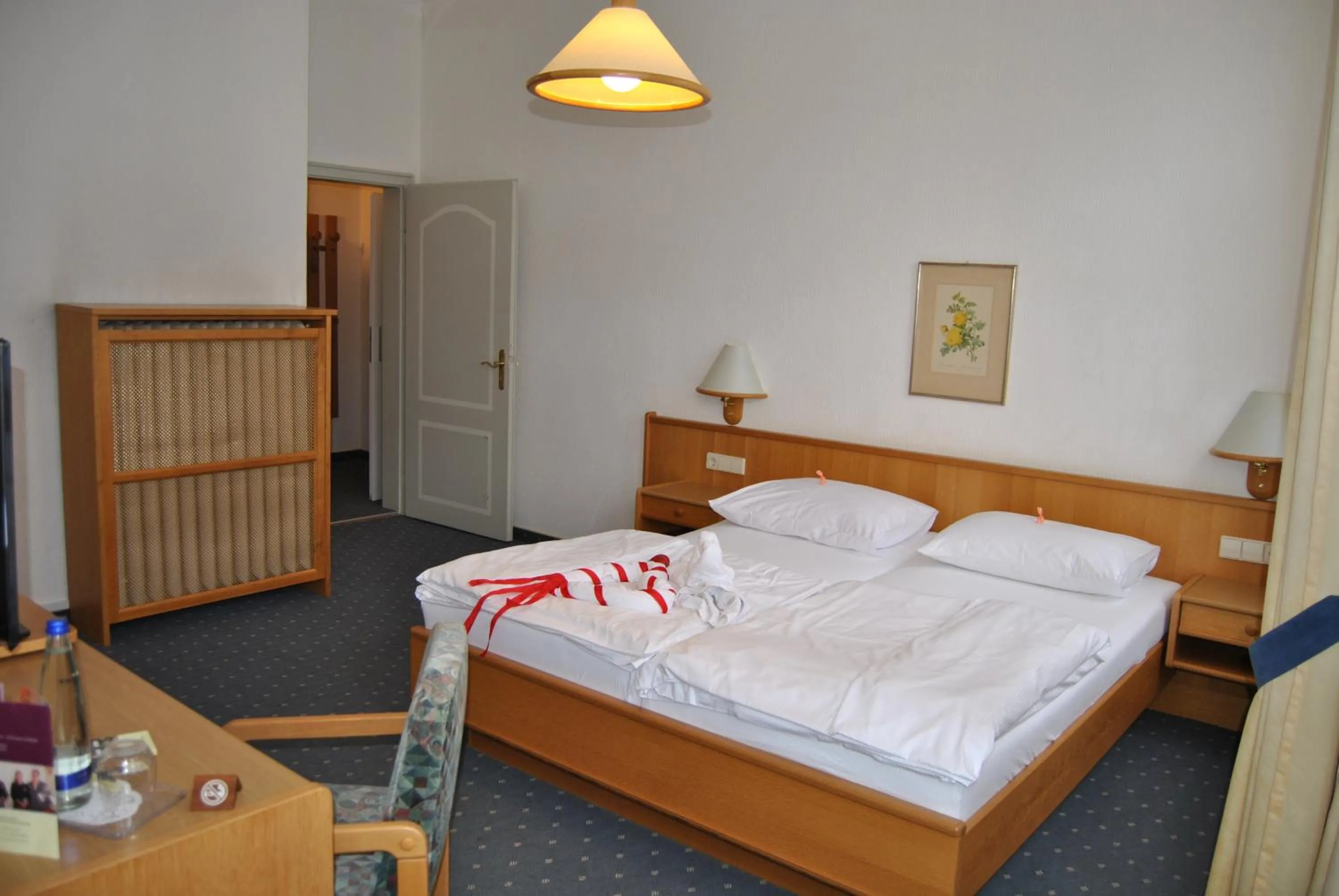 Photo of the whole room, Bed in Lodner Hotel Drei Mohren