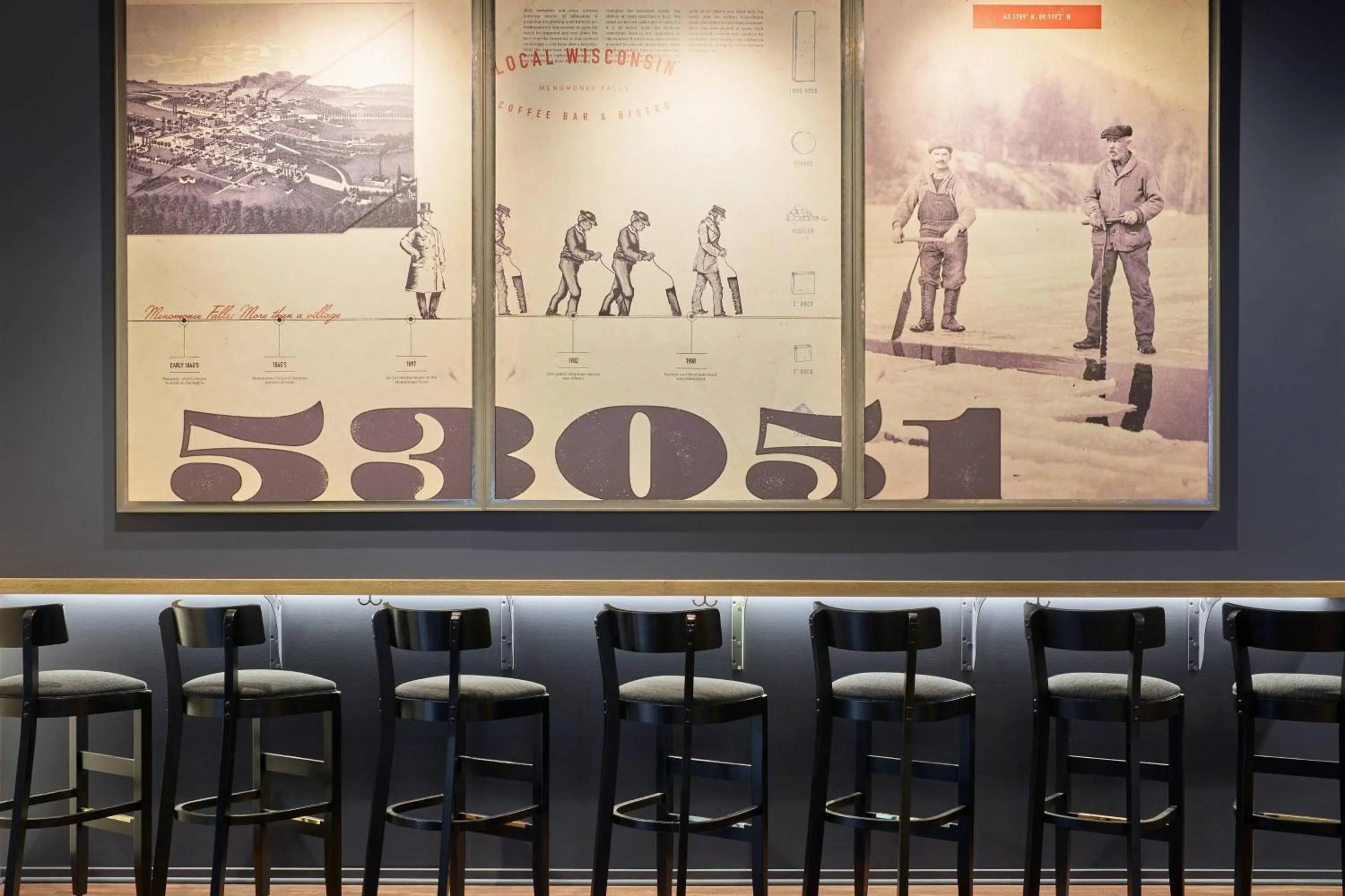 Lounge or bar in Delta Hotels by Marriott Milwaukee Northwest