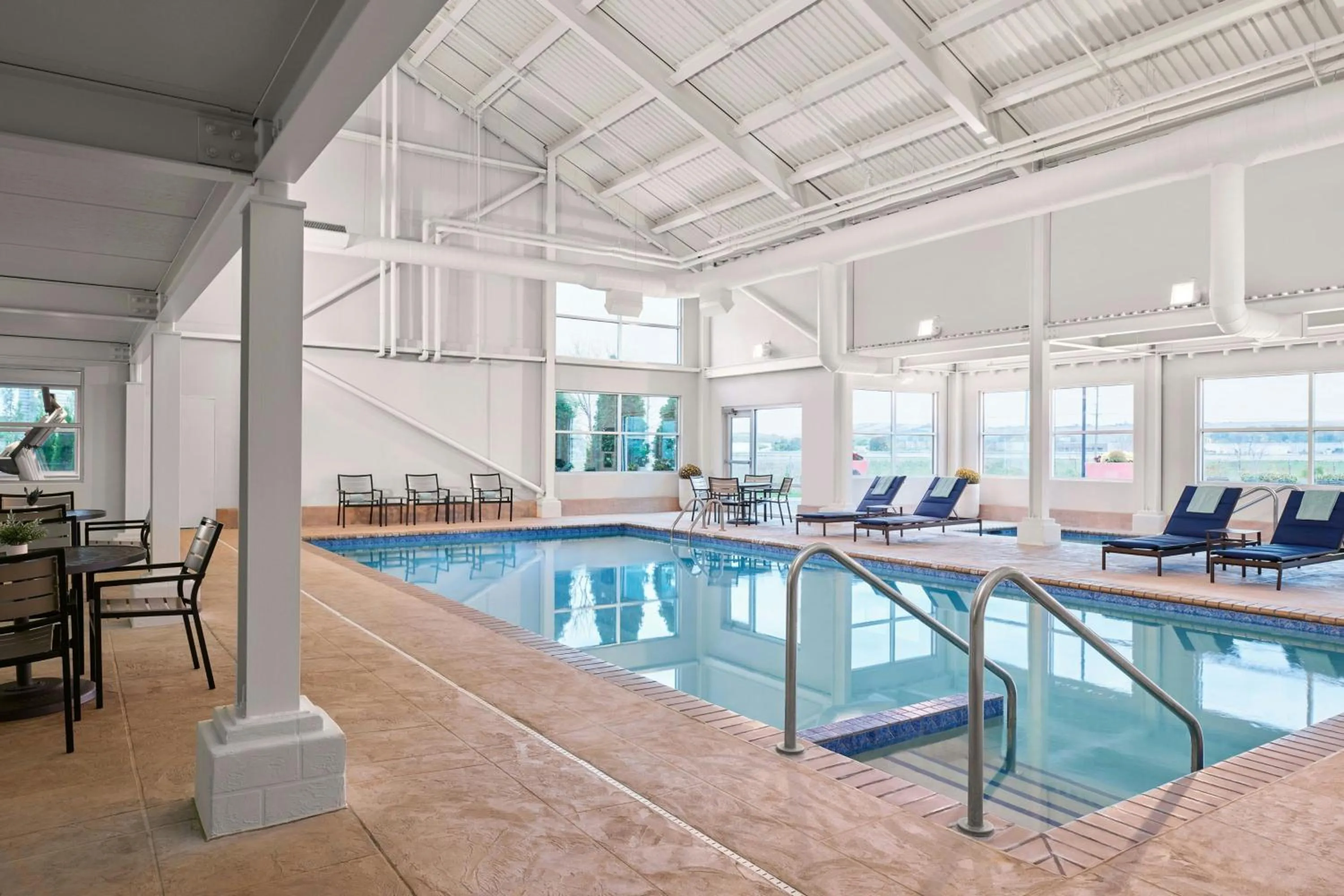 Swimming pool in Delta Hotels by Marriott Milwaukee Northwest