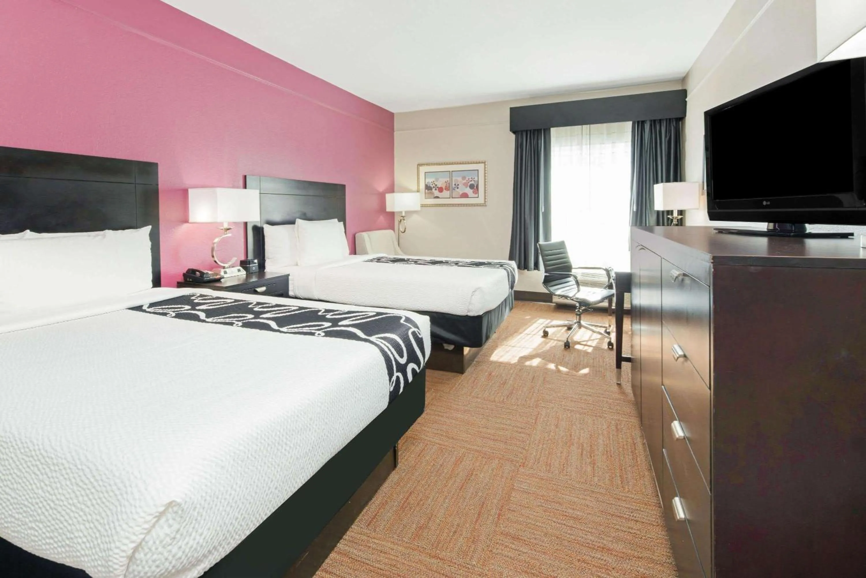 Photo of the whole room, Bed in La Quinta by Wyndham Winnie