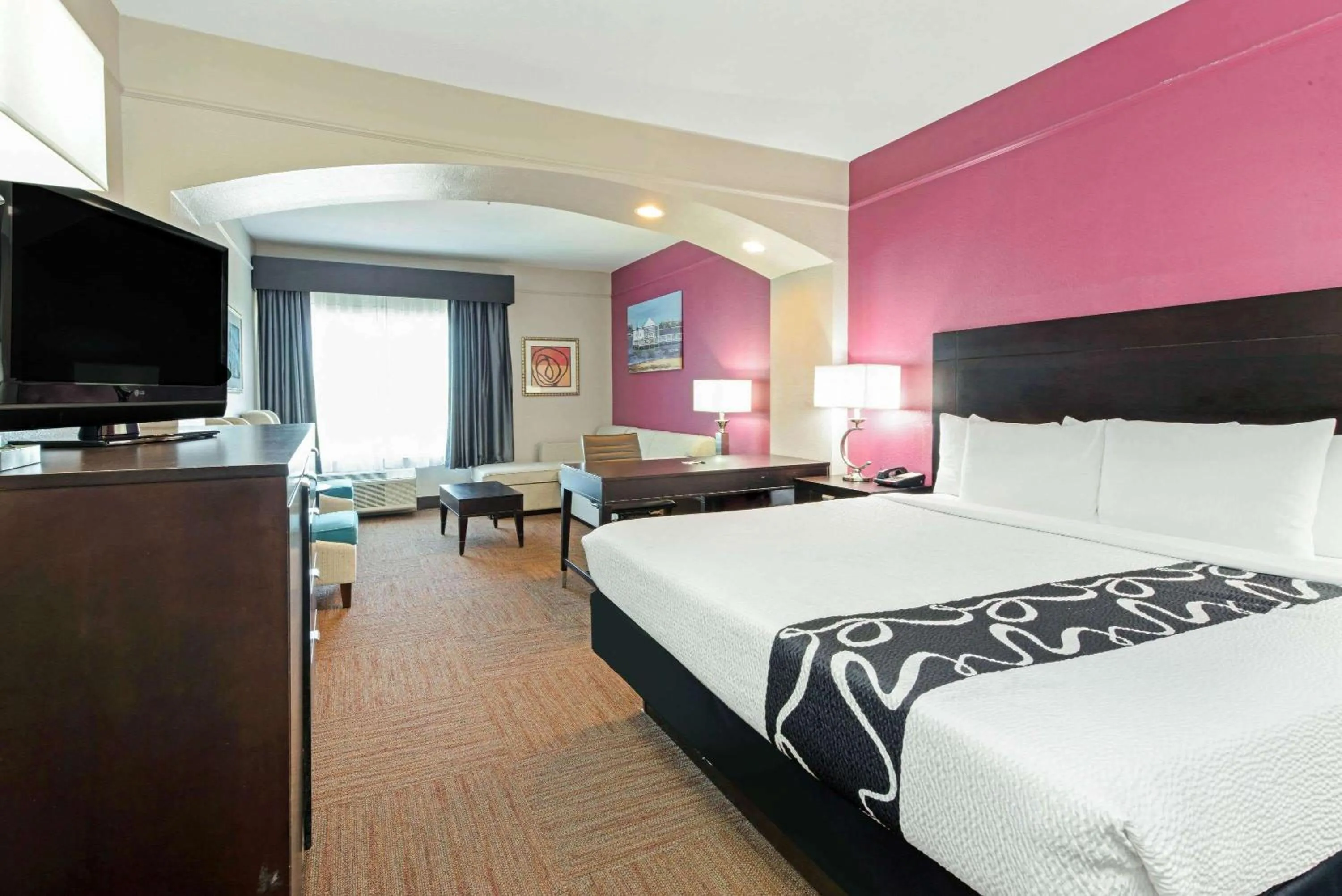 Photo of the whole room, Bed in La Quinta by Wyndham Winnie