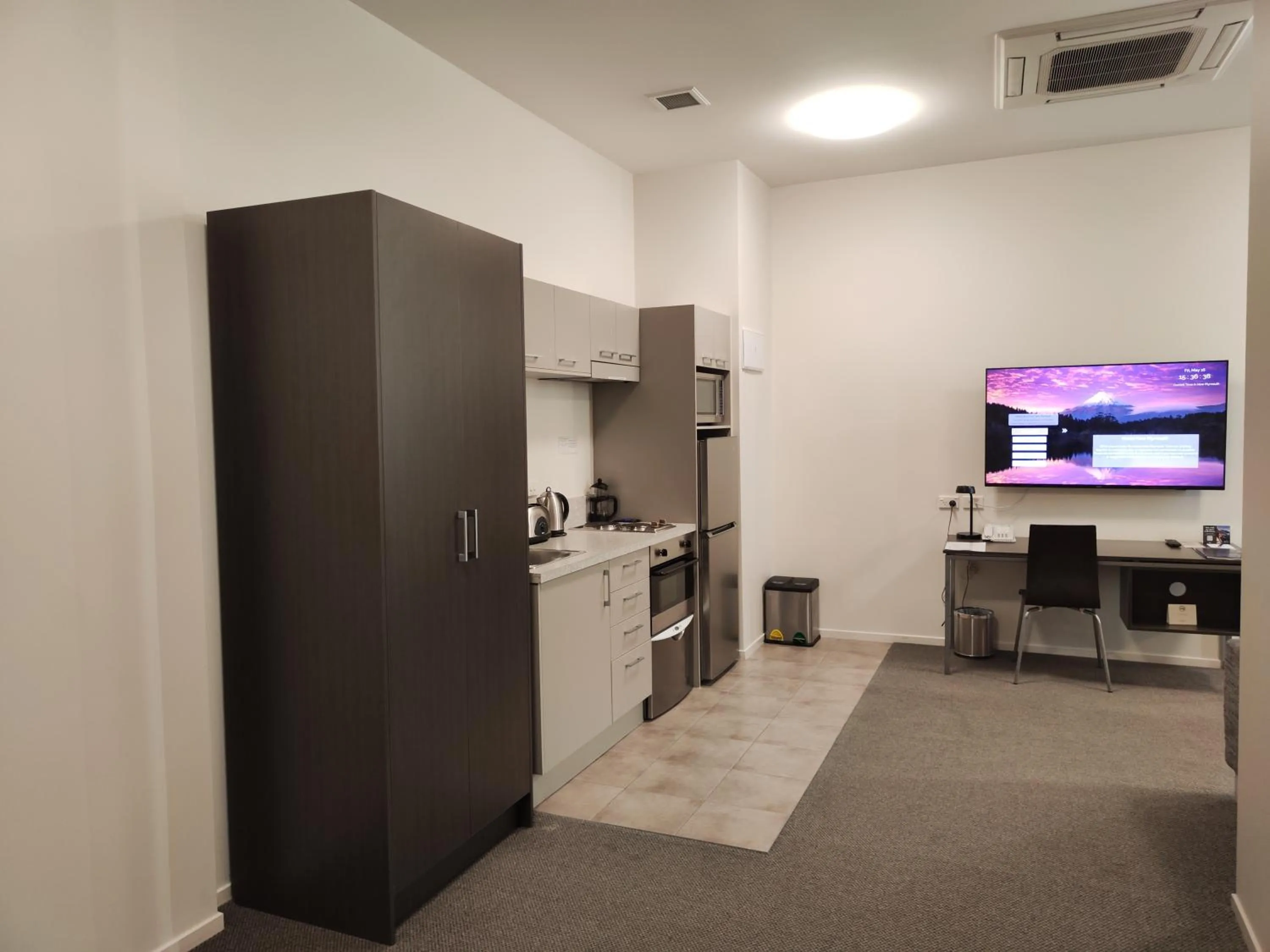 TV and multimedia in Quest New Plymouth CBD Apartment Hotel