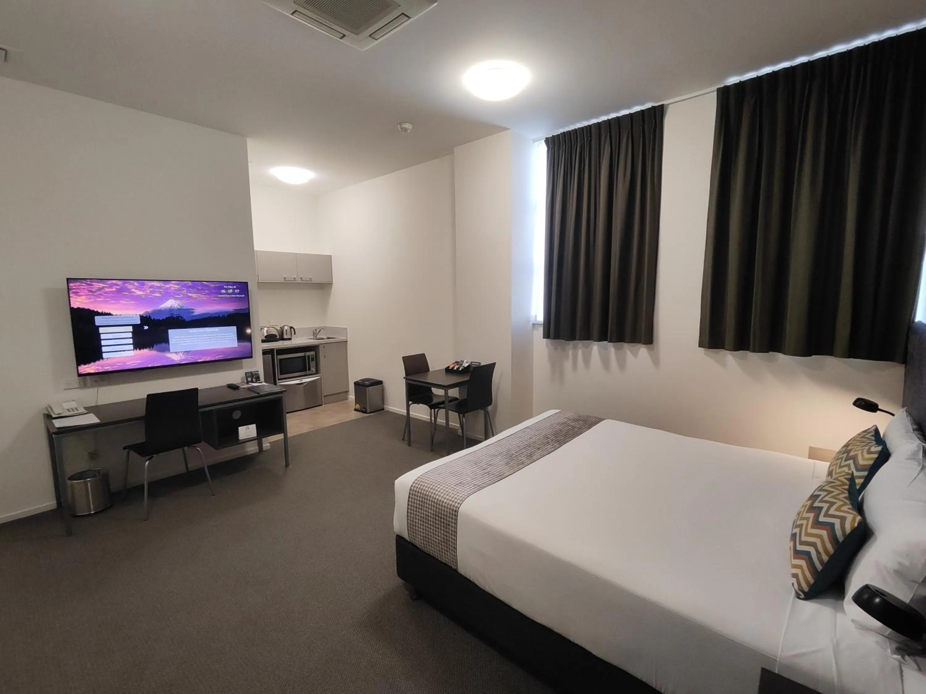 TV and multimedia, Bed in Quest New Plymouth CBD Apartment Hotel