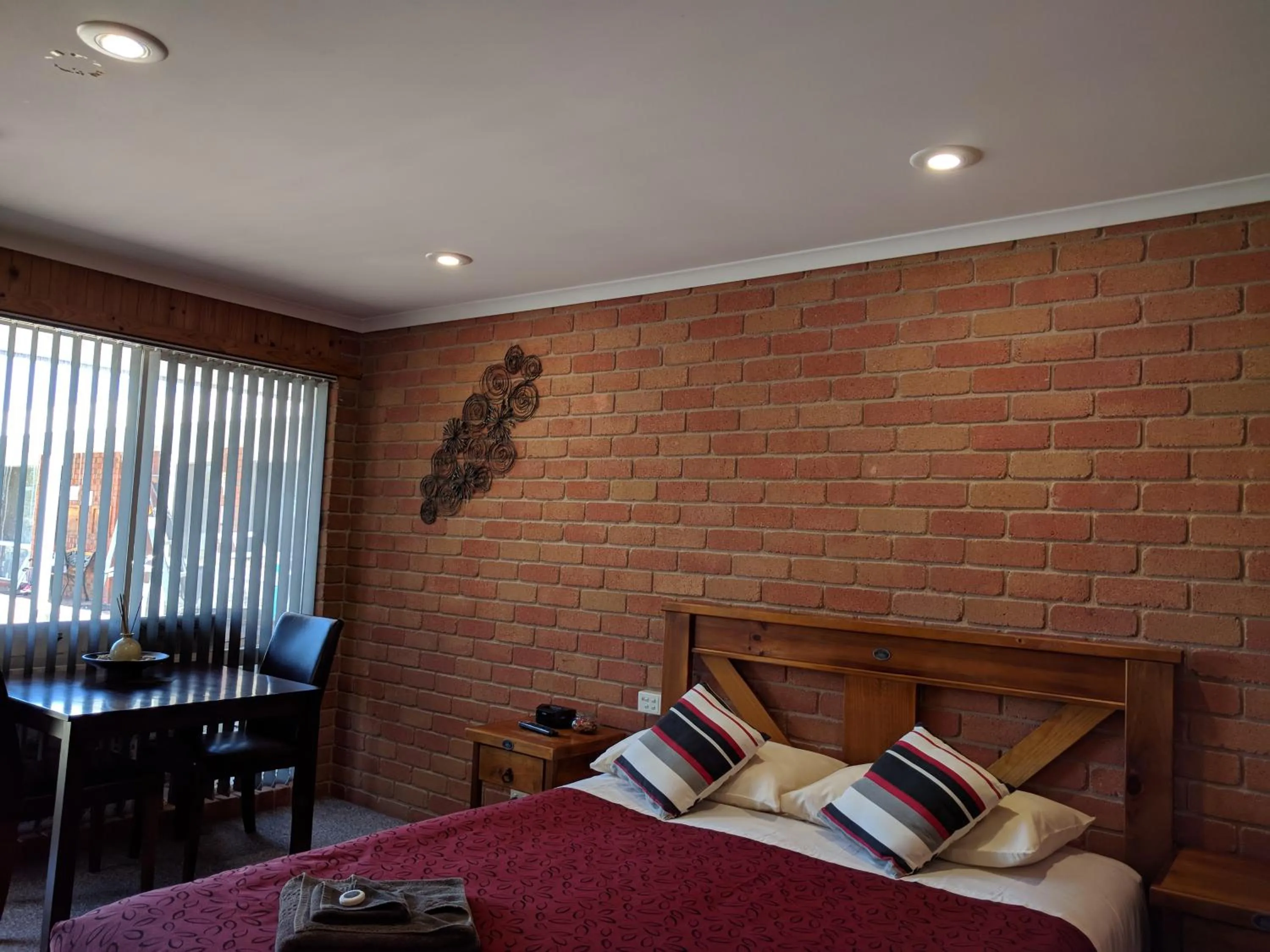 Bed in Travellers Inn Kaniva