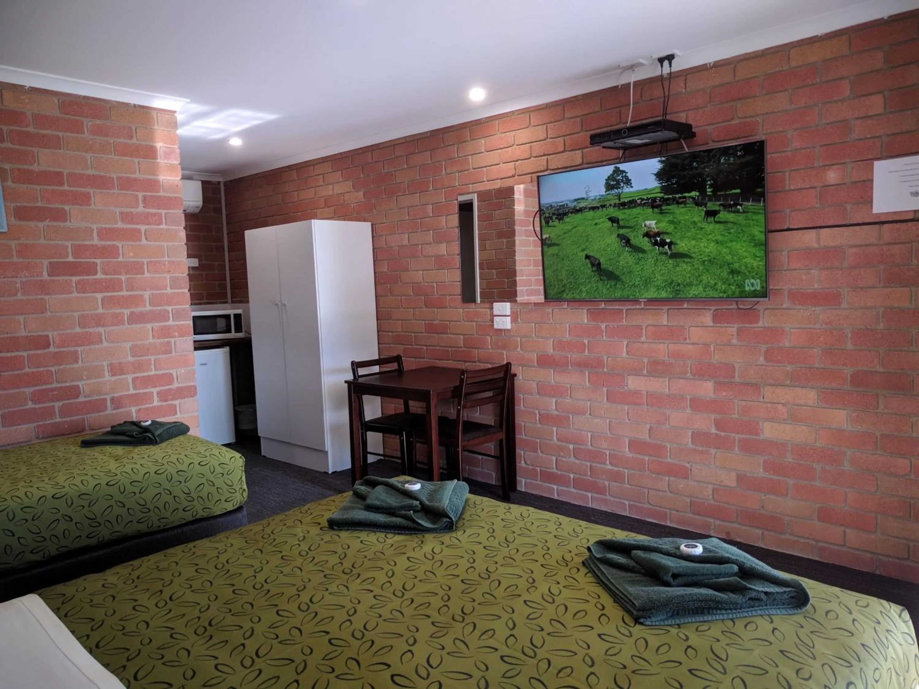 Bed in Travellers Inn Kaniva