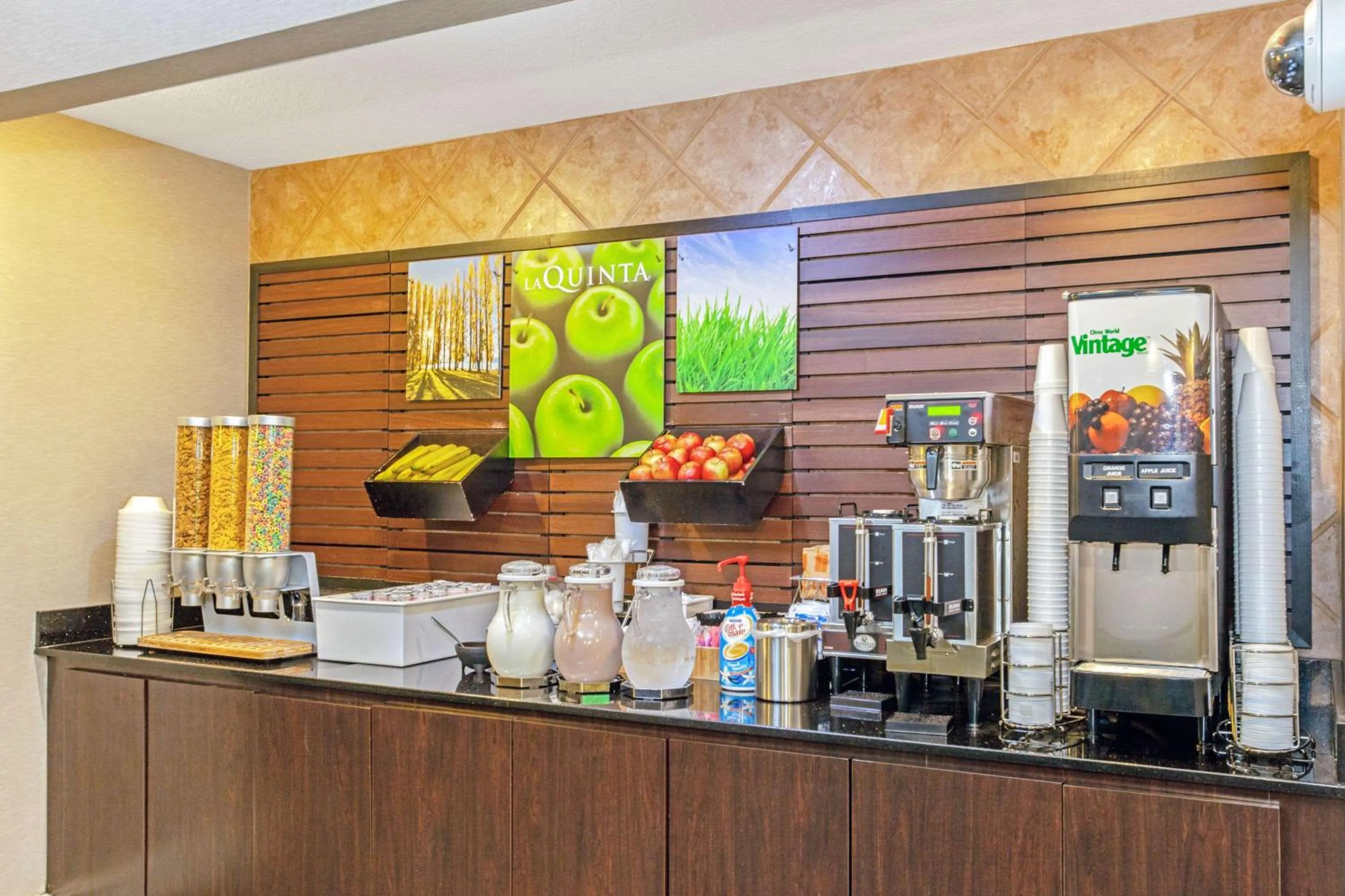 Restaurant/places to eat in La Quinta Inn by Wyndham Wichita Falls Event Center North