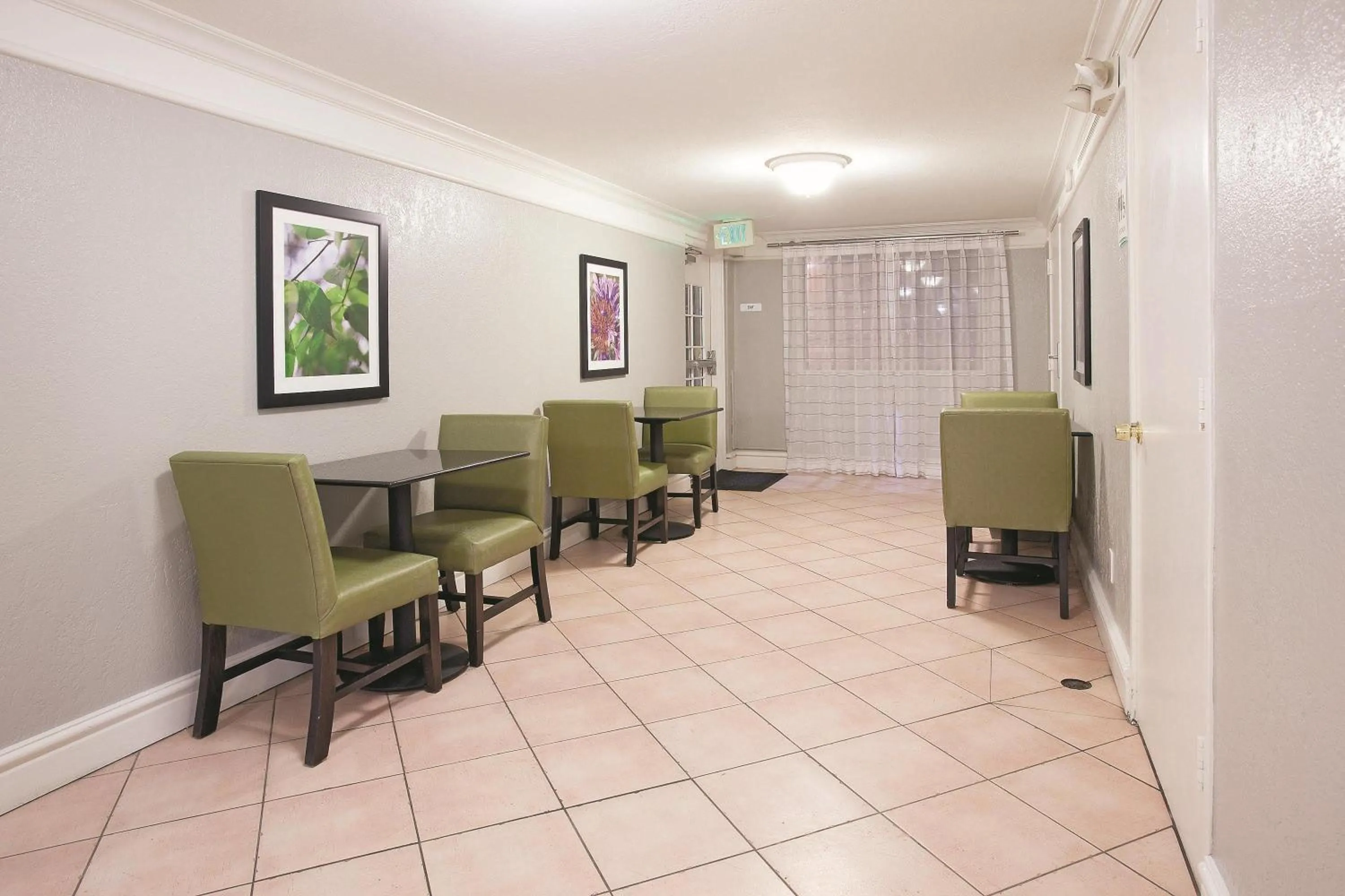 Lobby or reception in La Quinta Inn by Wyndham Salt Lake City Midvale