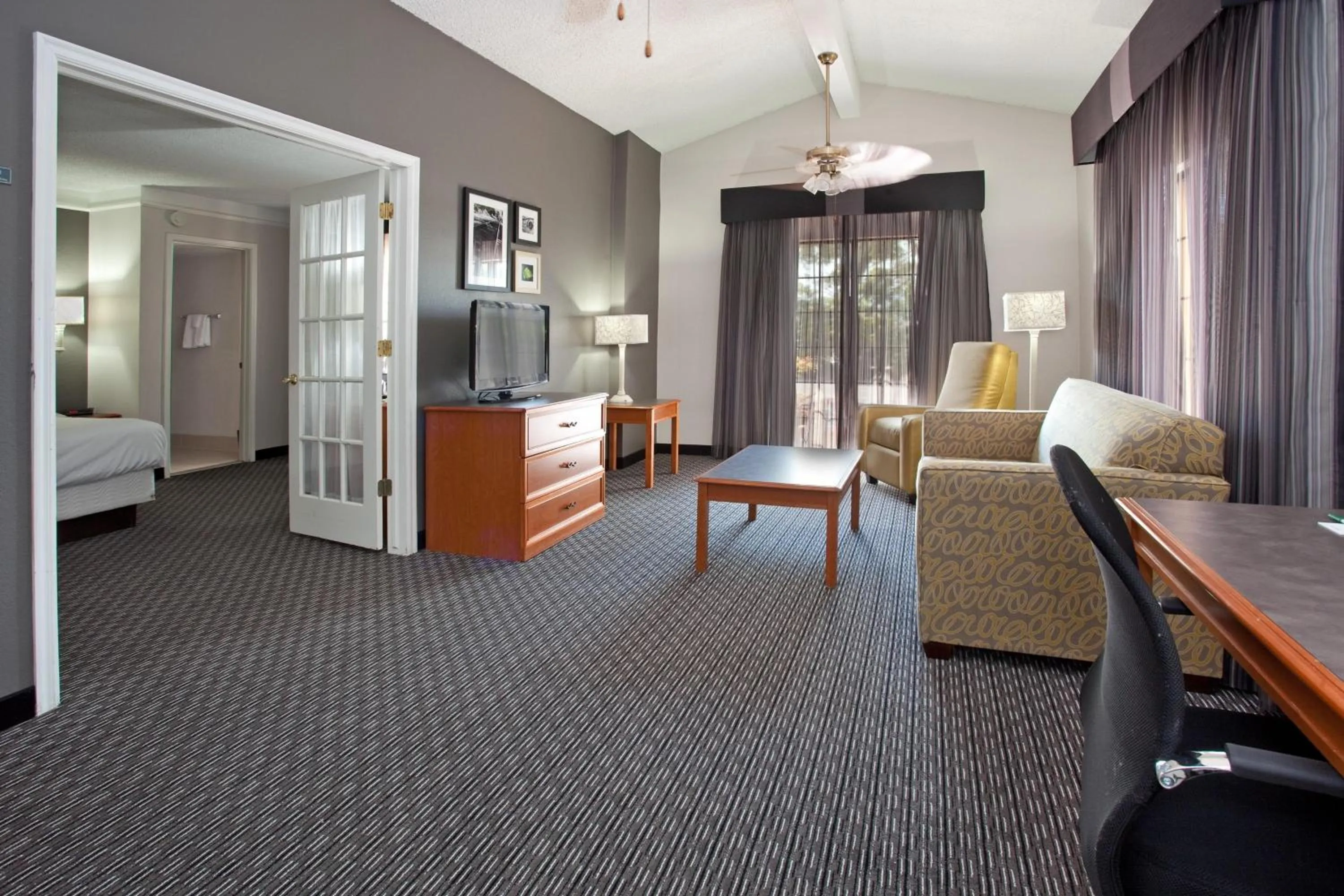 Photo of the whole room, Bed in La Quinta Inn by Wyndham Salt Lake City Midvale