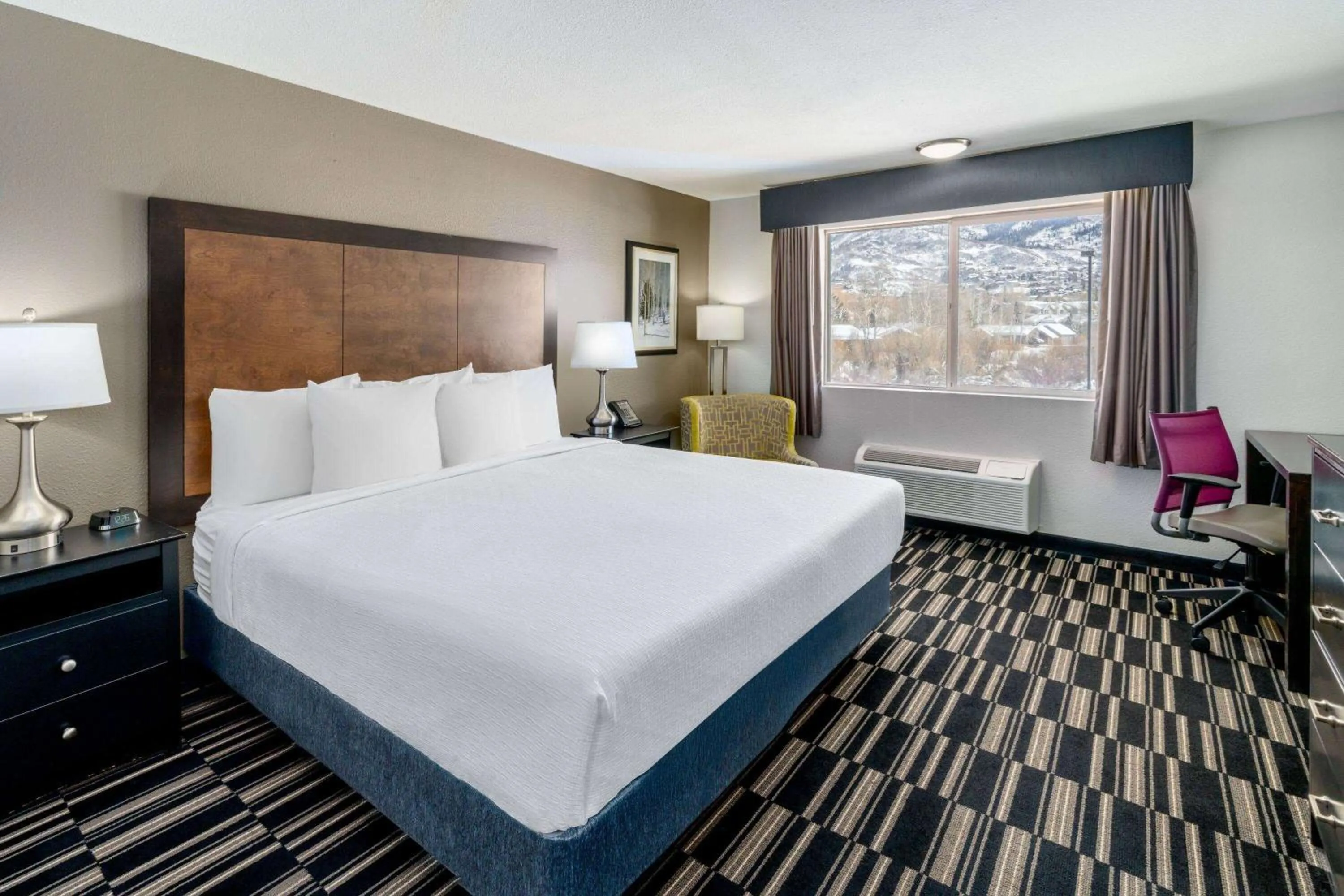 Photo of the whole room, Bed in La Quinta Inn by Wyndham Steamboat Springs