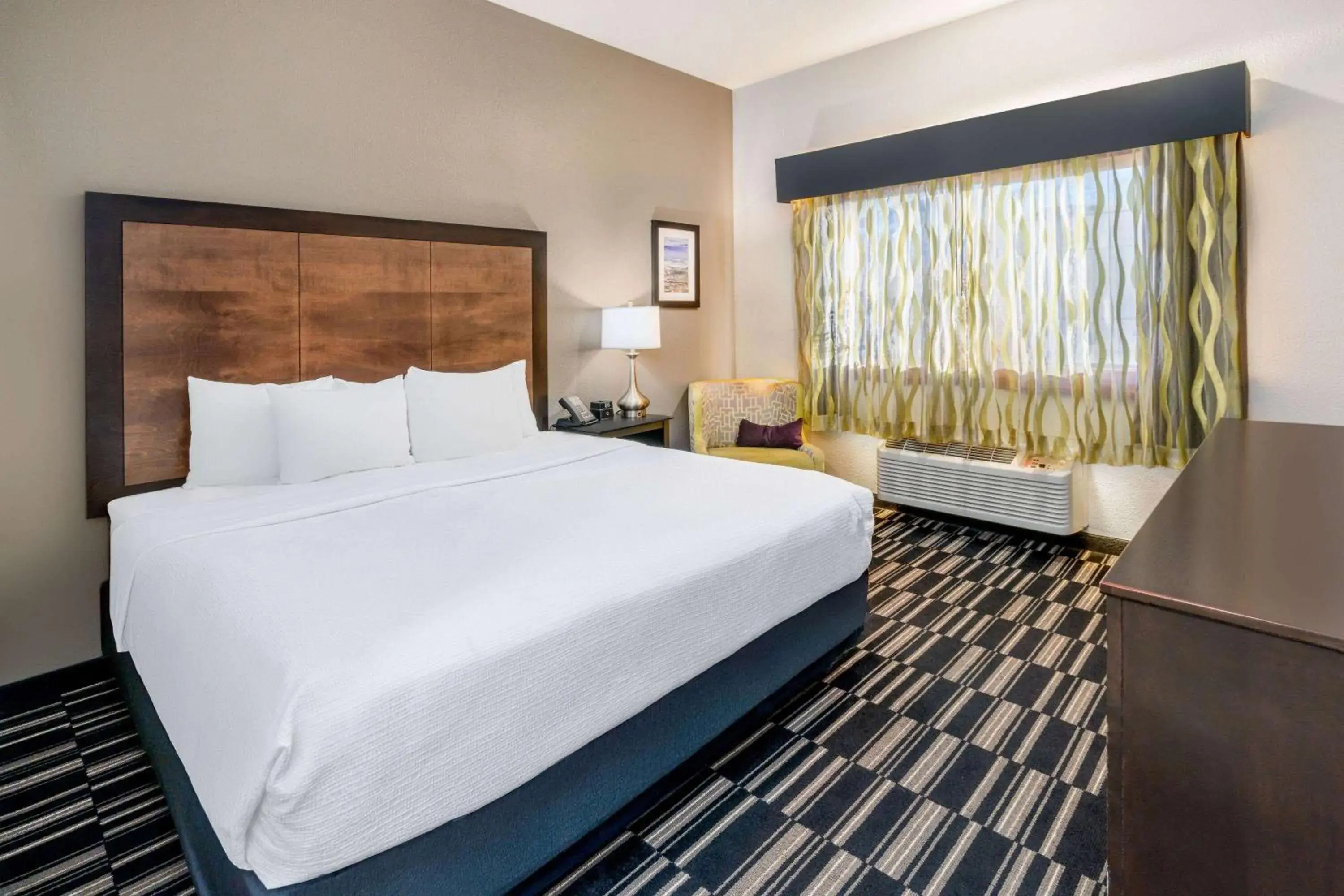 King Room with Walk-in Shower - Mobility Accessible/Non-Smoking in La Quinta Inn by Wyndham Steamboat Springs King Room with Walk-in Shower - Mobility Accessible/Non-Smoking in La Quinta Inn by Wyndham Steamboat Springs