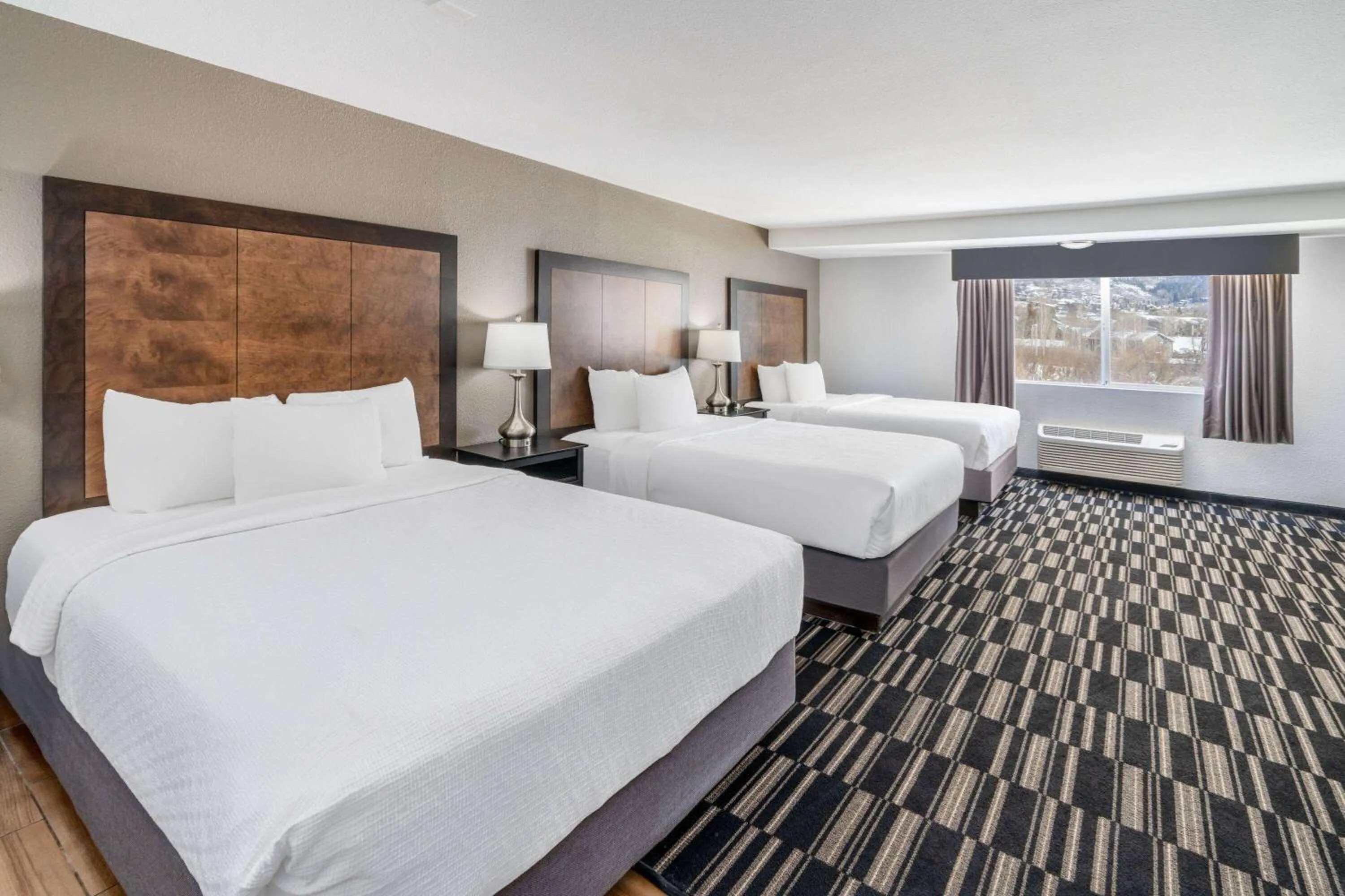 Photo of the whole room, Bed in La Quinta Inn by Wyndham Steamboat Springs