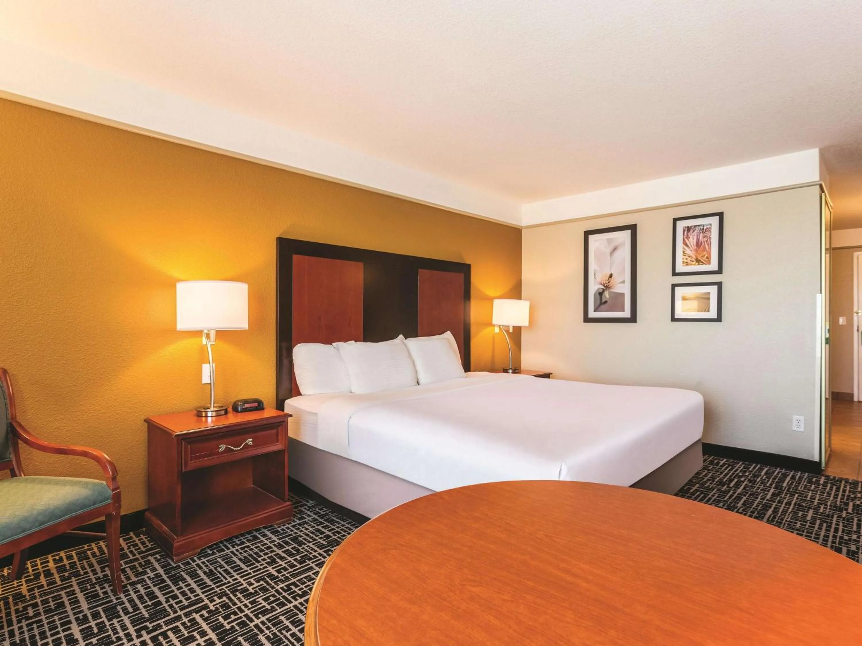 Photo of the whole room, Bed in La Quinta by Wyndham Deming