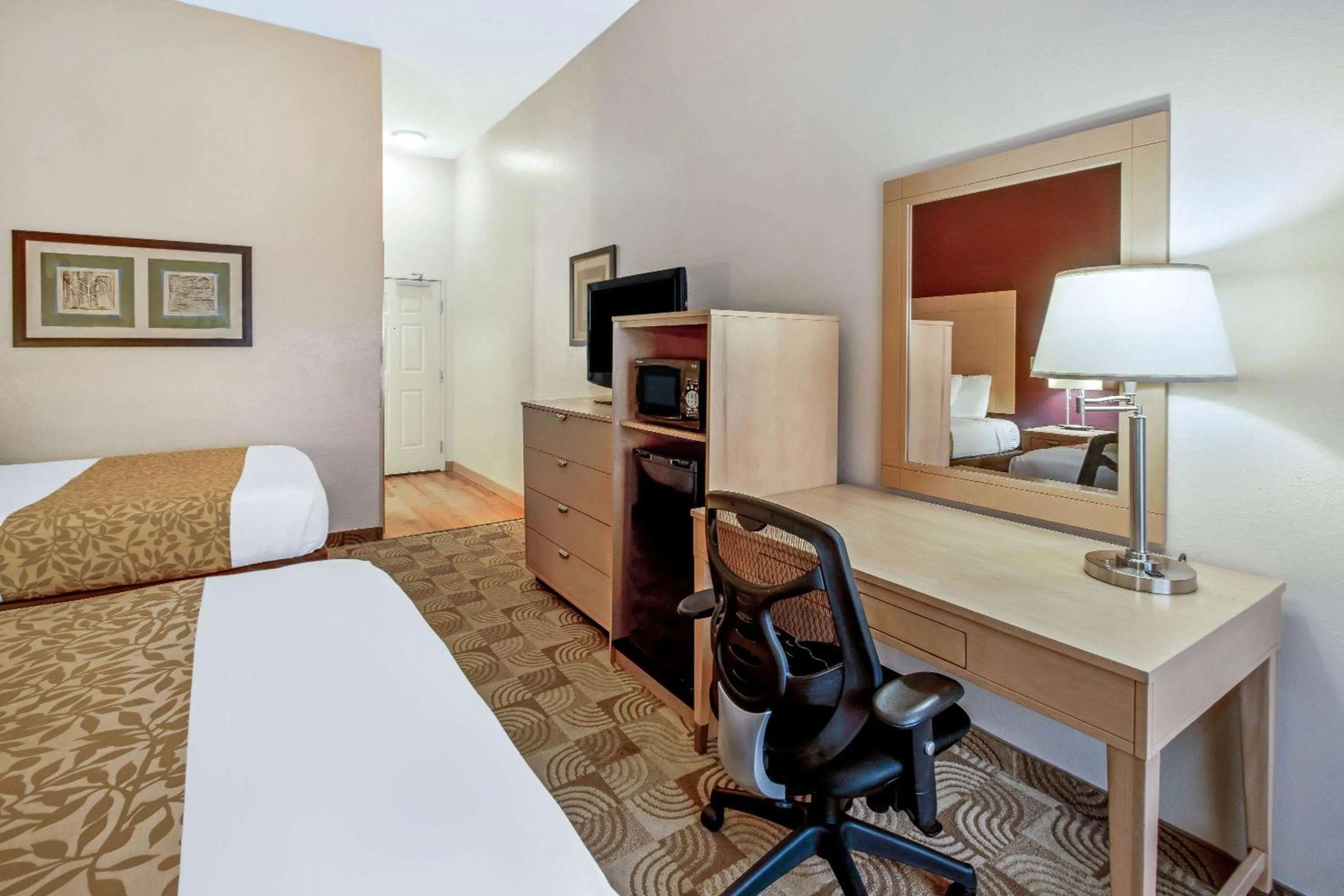 Photo of the whole room, Bed in La Quinta by Wyndham Tucumcari