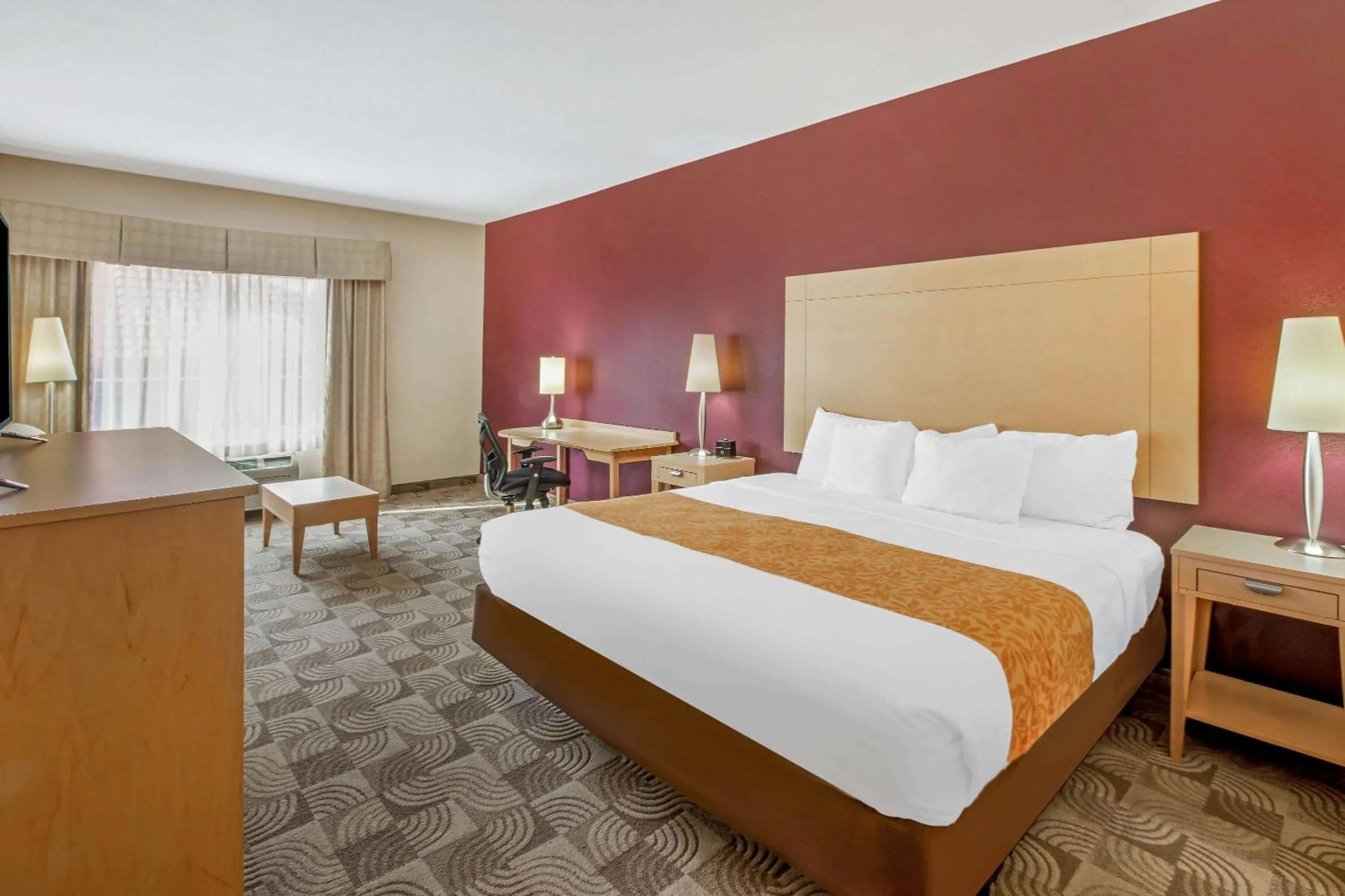 Photo of the whole room, Bed in La Quinta by Wyndham Tucumcari