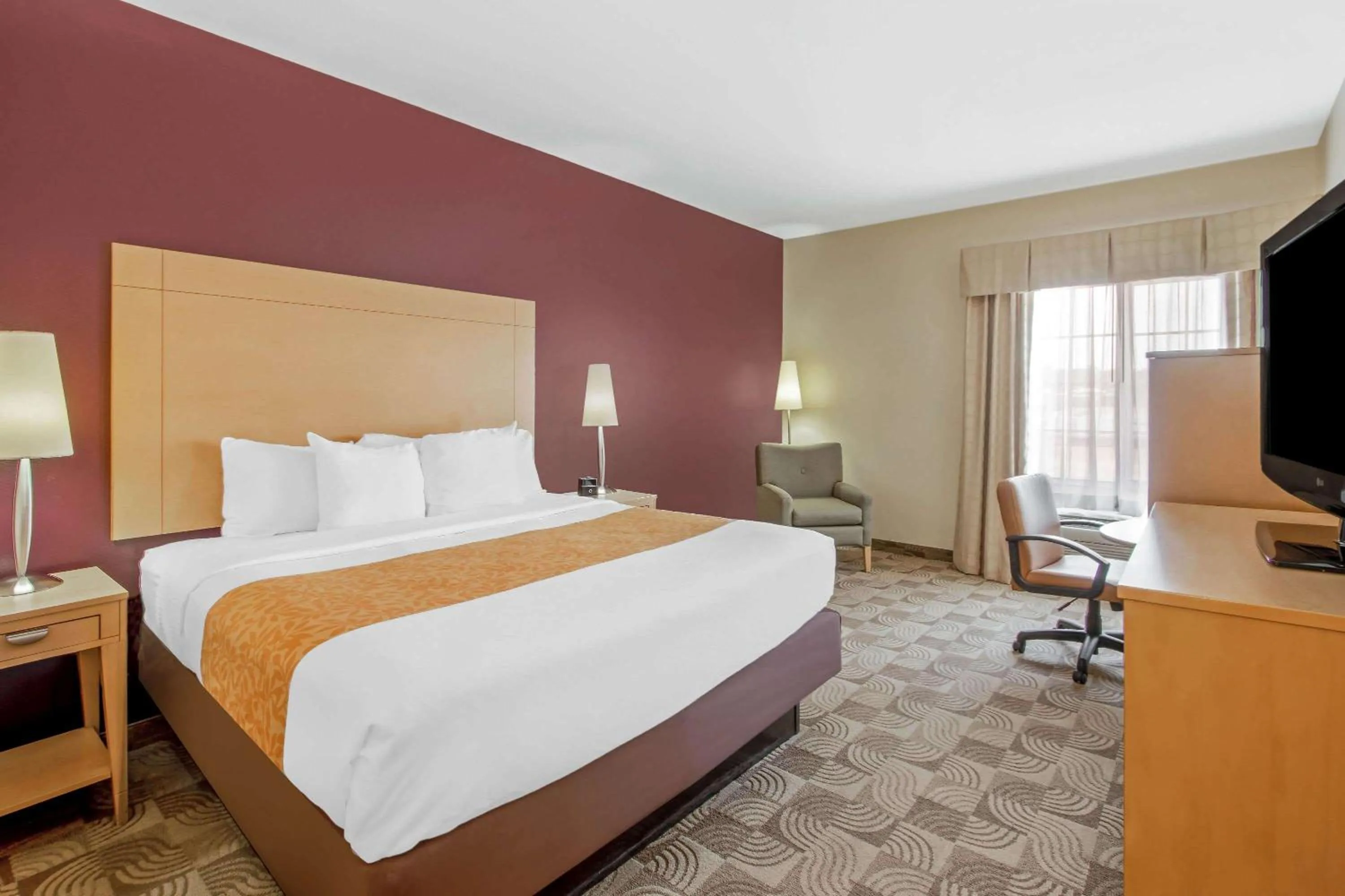 Photo of the whole room, Bed in La Quinta by Wyndham Tucumcari