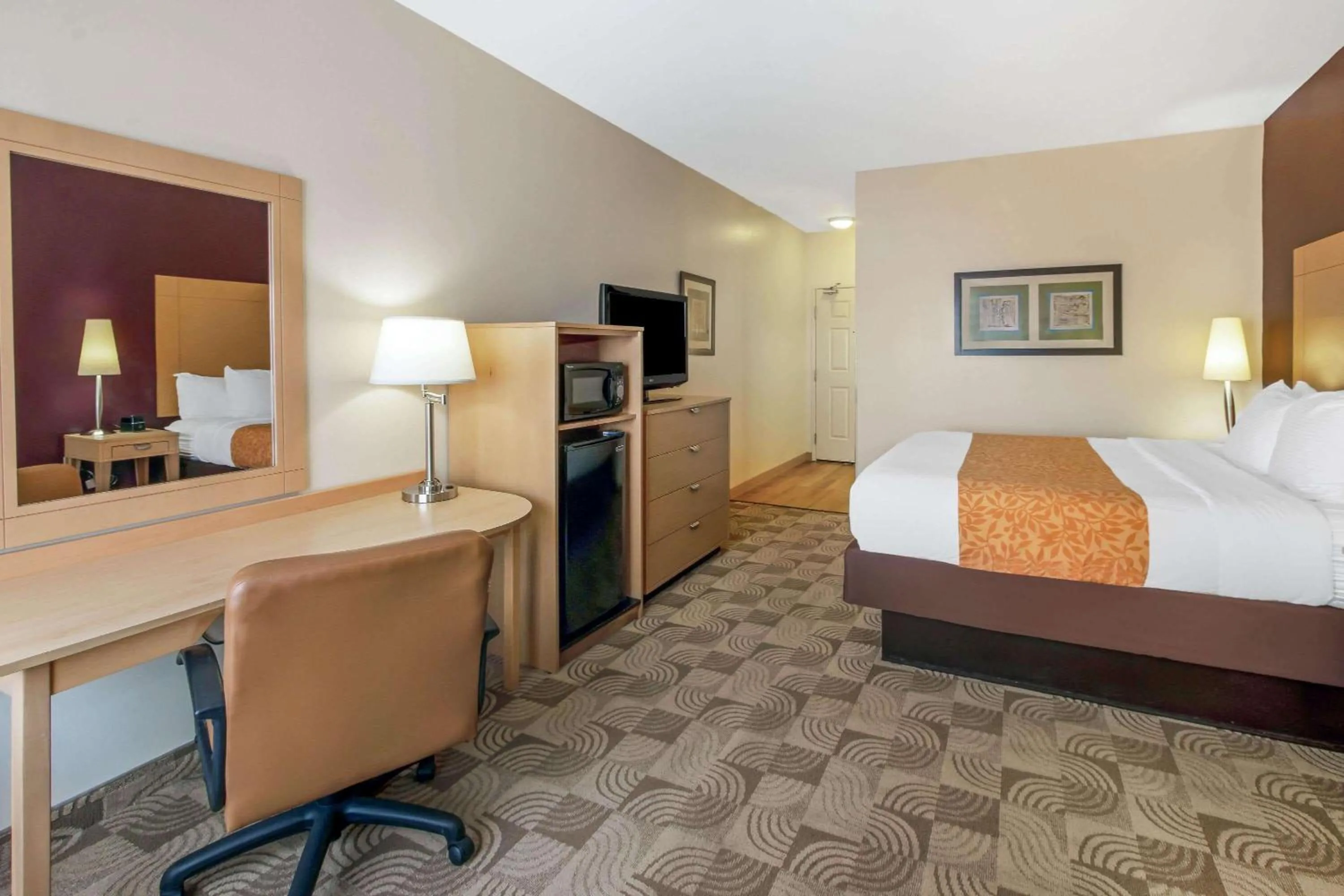 Photo of the whole room, Bed in La Quinta by Wyndham Tucumcari