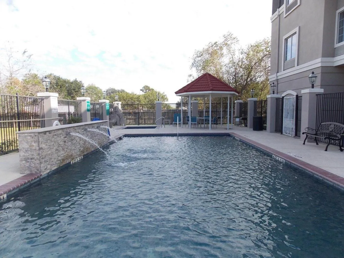 Swimming pool in Vista Del Sol Hotel - Rosenberg