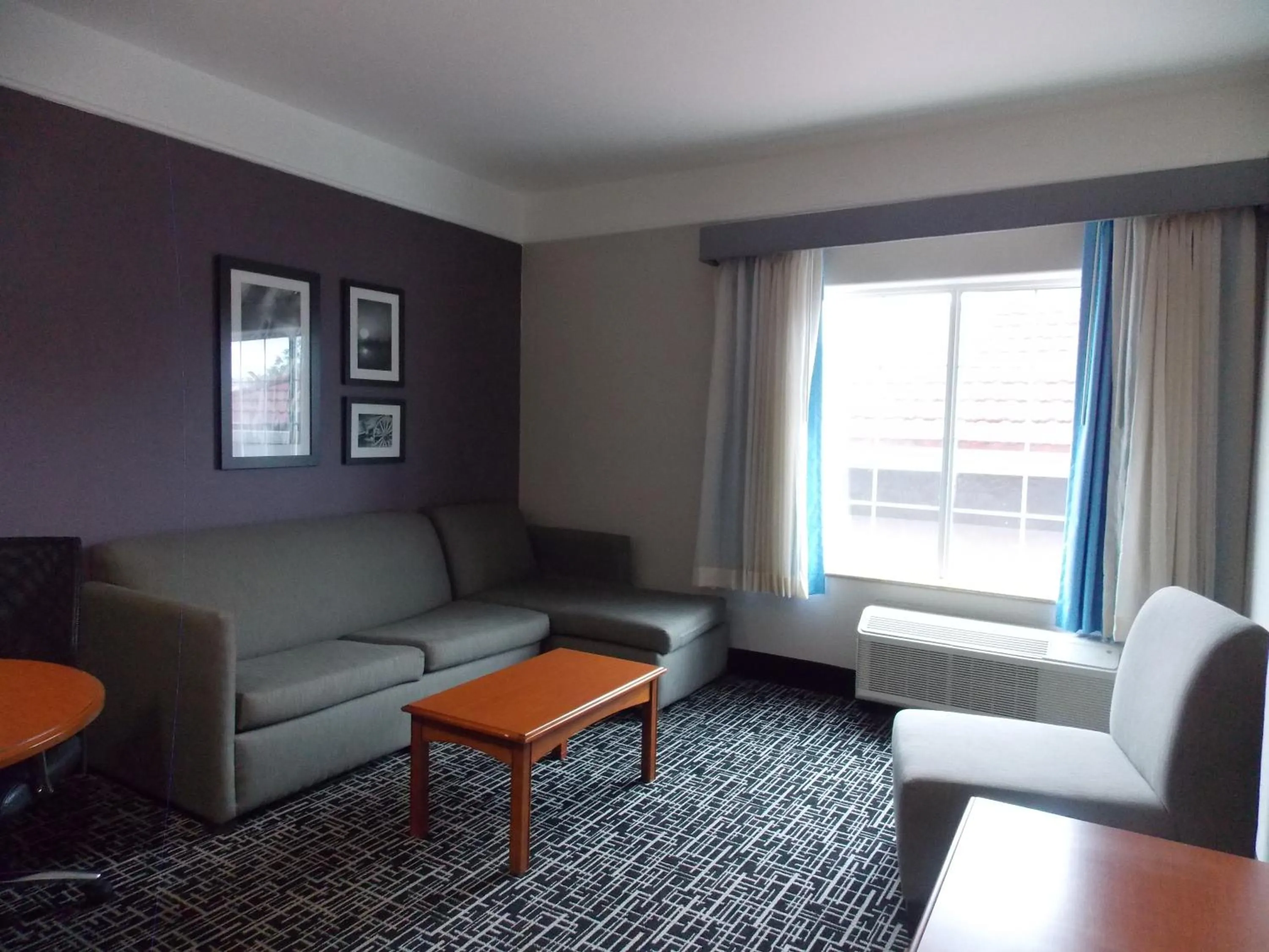 Living room in La Quinta by Wyndham Rosenberg